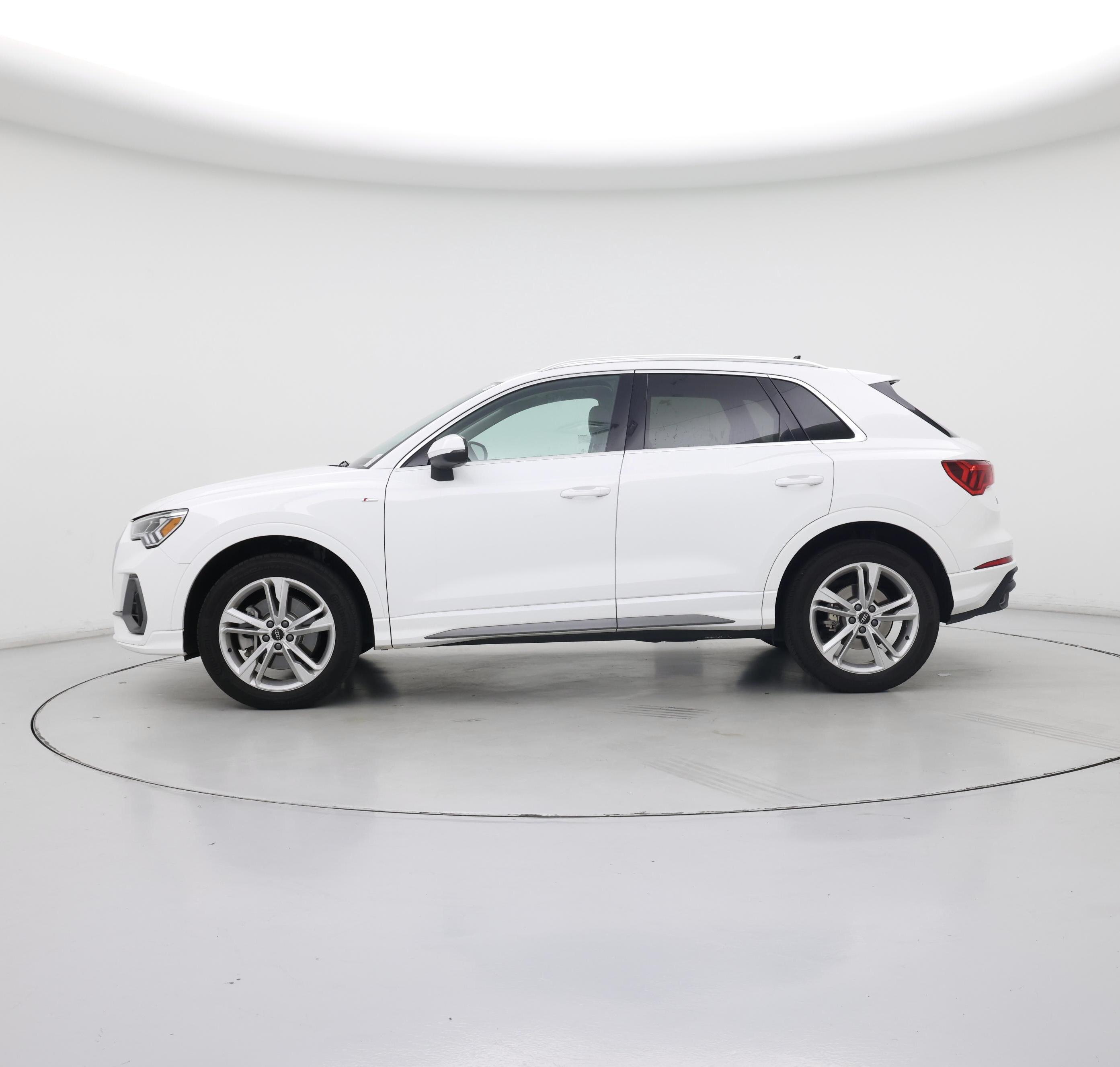 Thumbnail: 2023 Audi Q3 - 3