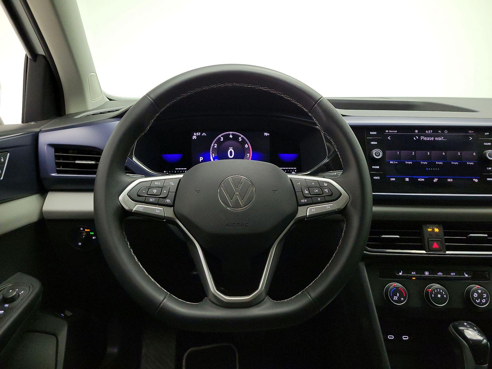 Thumbnail: 2022 Volkswagen Taos - 10