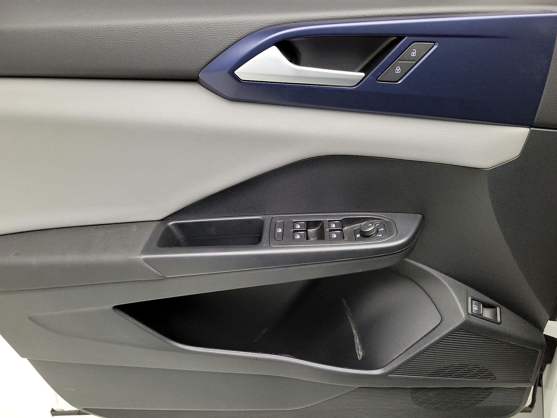 Thumbnail: 2022 Volkswagen Taos - 12