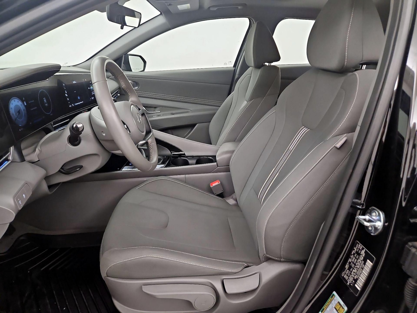 2025 Hyundai Elantra SEL - Photo 12