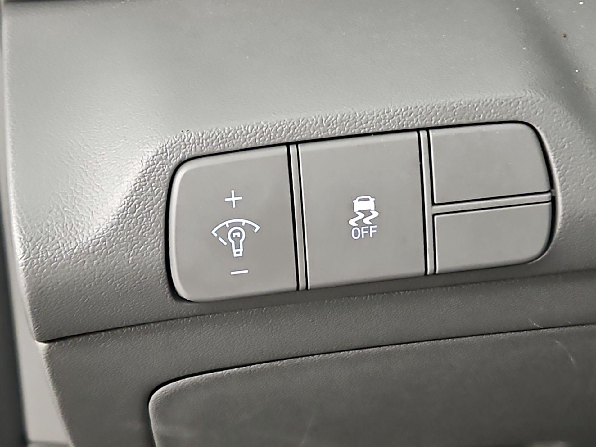 Thumbnail: 2025 Hyundai Elantra - 13