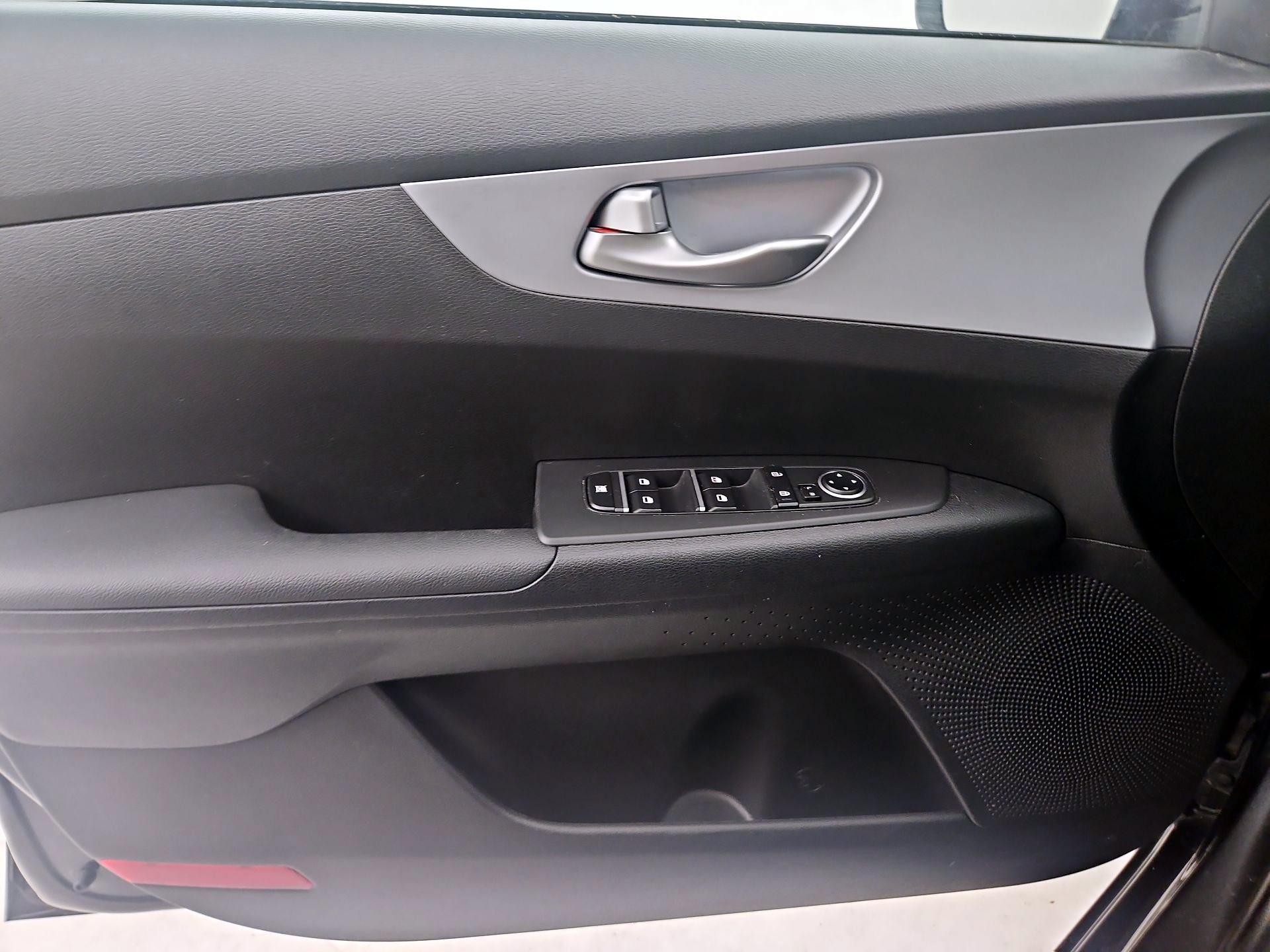 Thumbnail: 2023 Kia Forte - 12