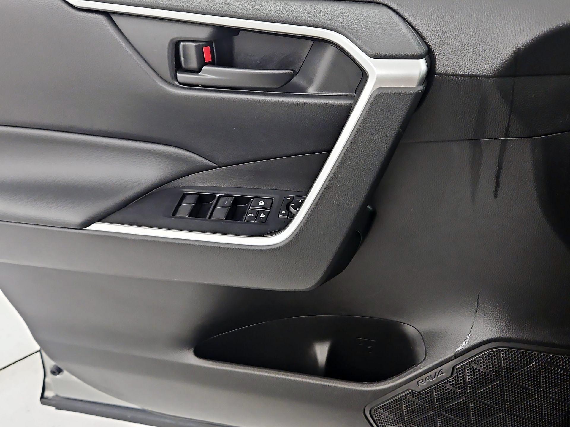 Thumbnail: 2022 Toyota RAV4 - 12