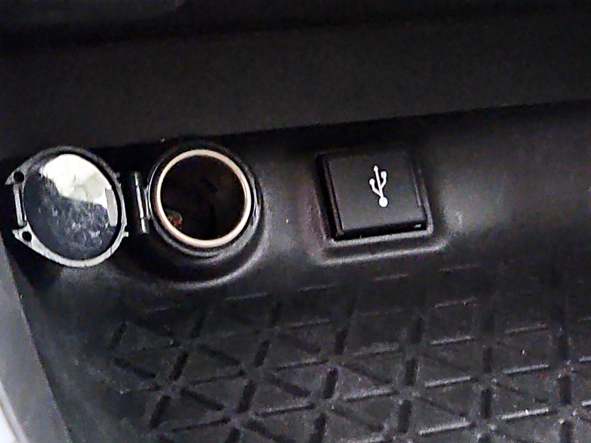 Thumbnail: 2022 Toyota RAV4 - 18