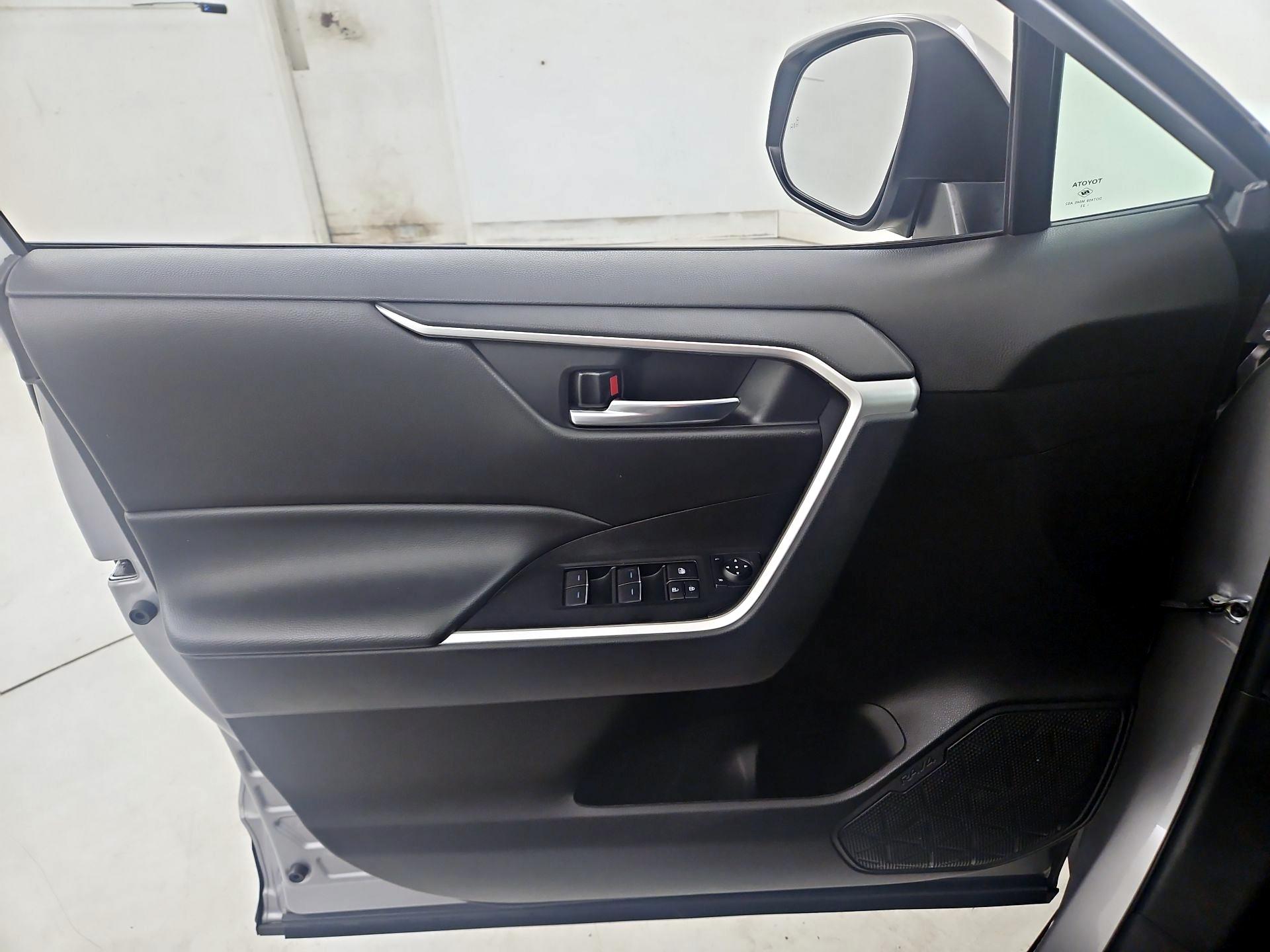 Thumbnail: 2024 Toyota RAV4 - 12