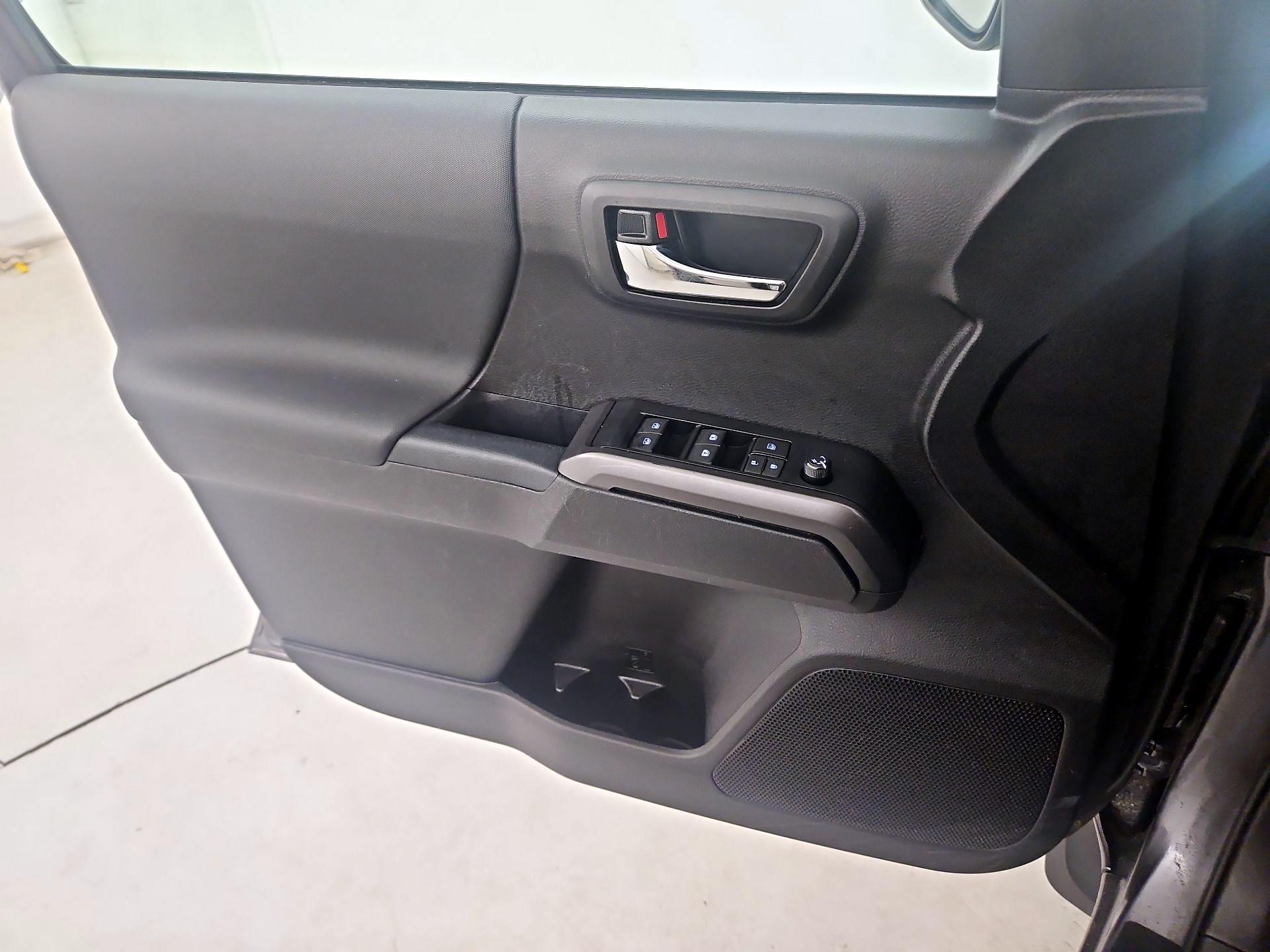 Thumbnail: 2021 Toyota Tacoma - 12