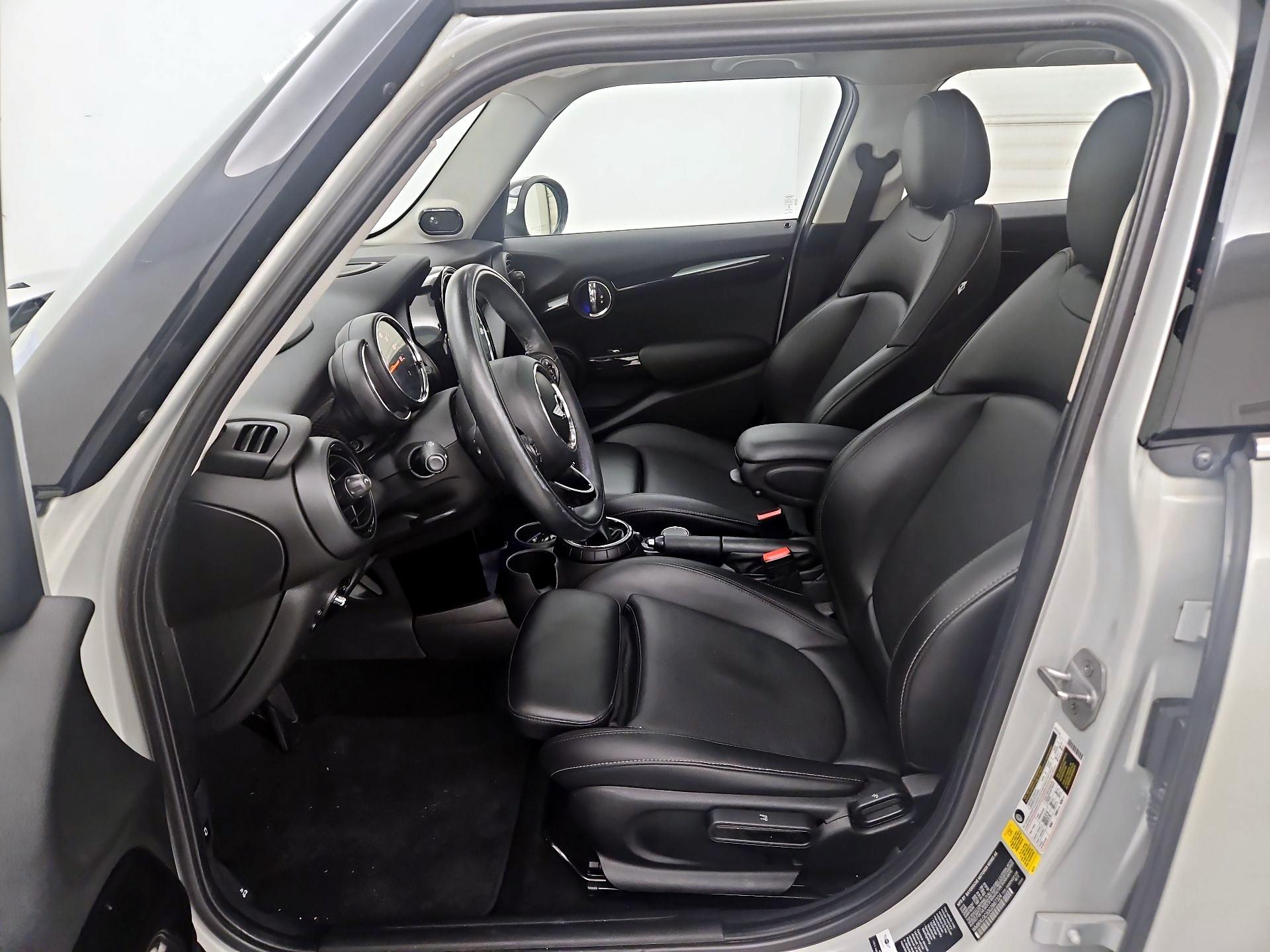 Thumbnail: 2016 MINI Cooper Hardtop - 11
