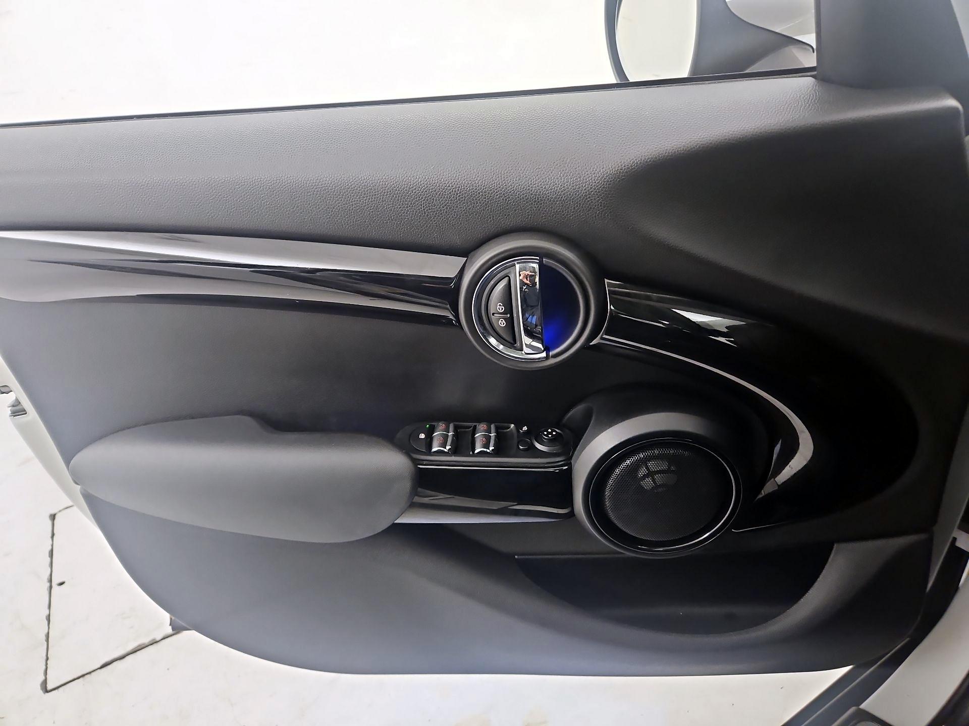 Thumbnail: 2016 MINI Cooper Hardtop - 12
