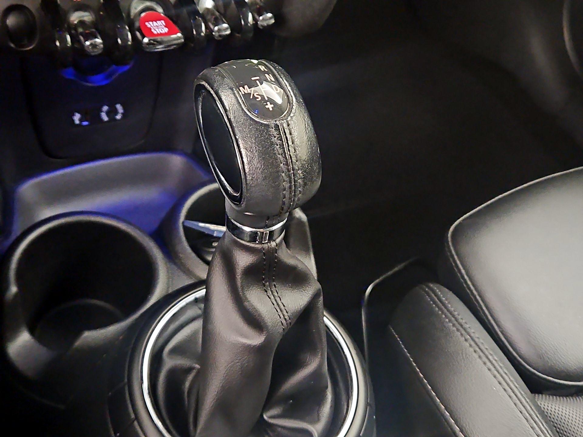 Thumbnail: 2016 MINI Cooper Hardtop - 17