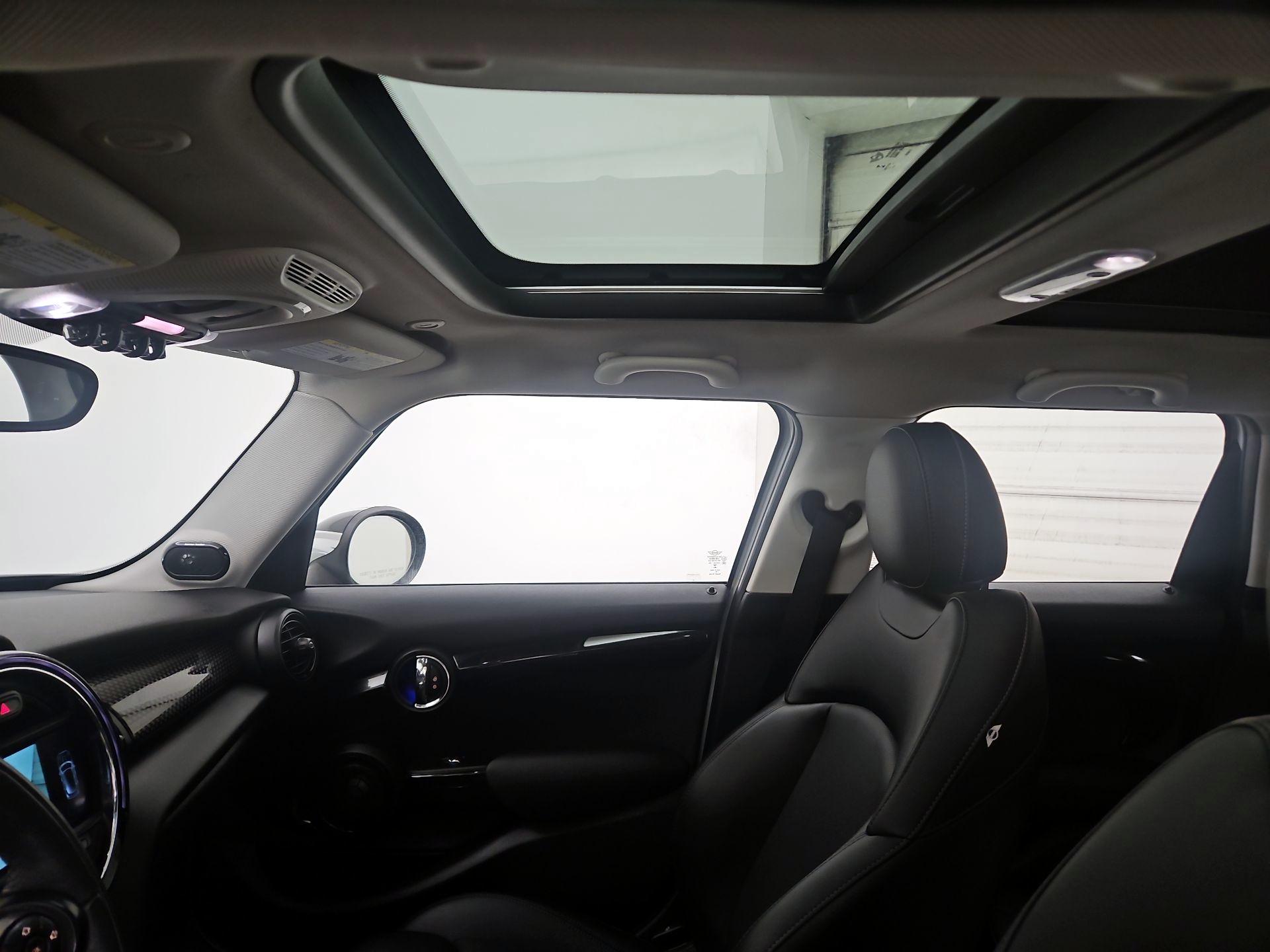 Thumbnail: 2016 MINI Cooper Hardtop - 19