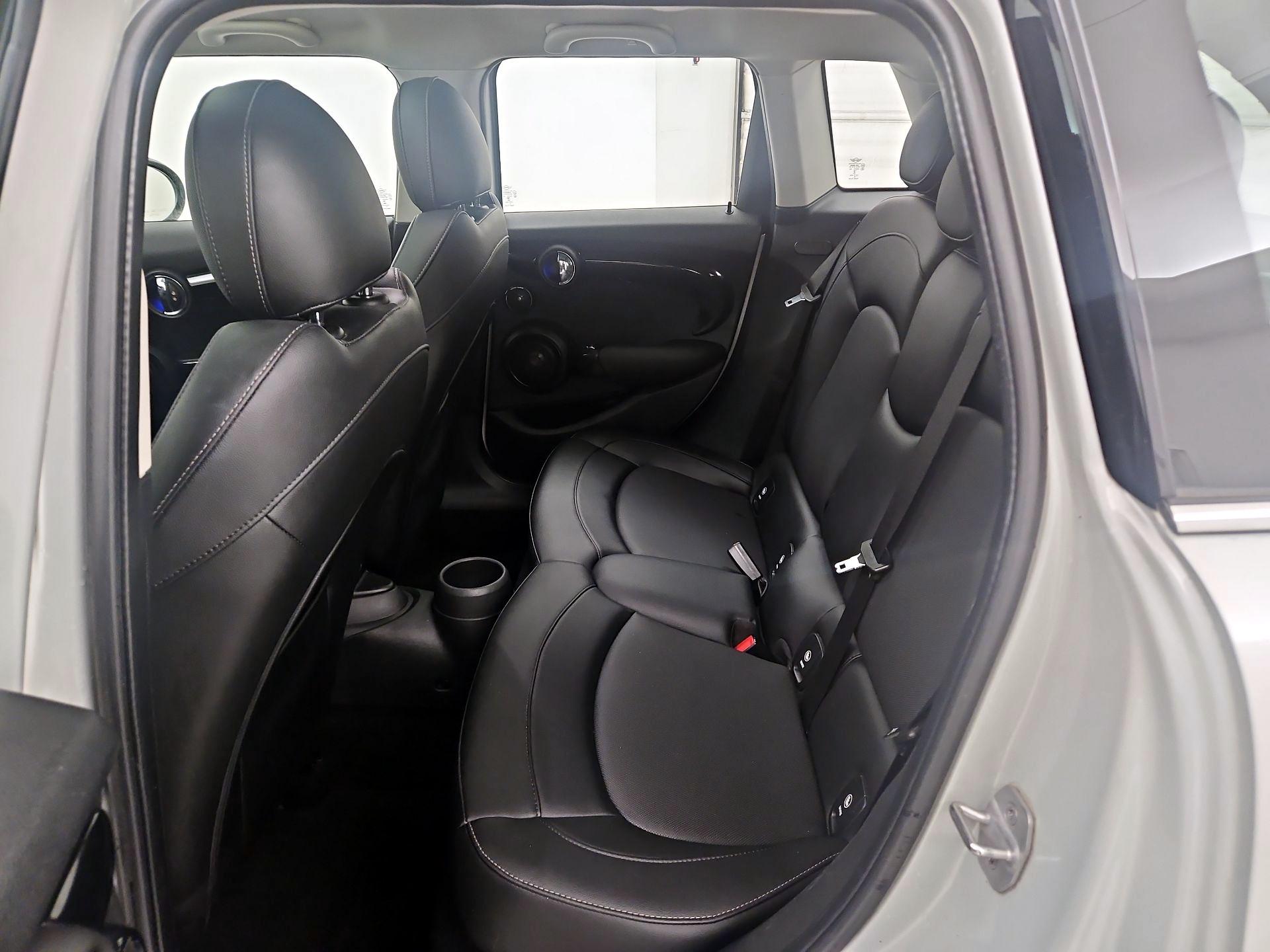 Thumbnail: 2016 MINI Cooper Hardtop - 20