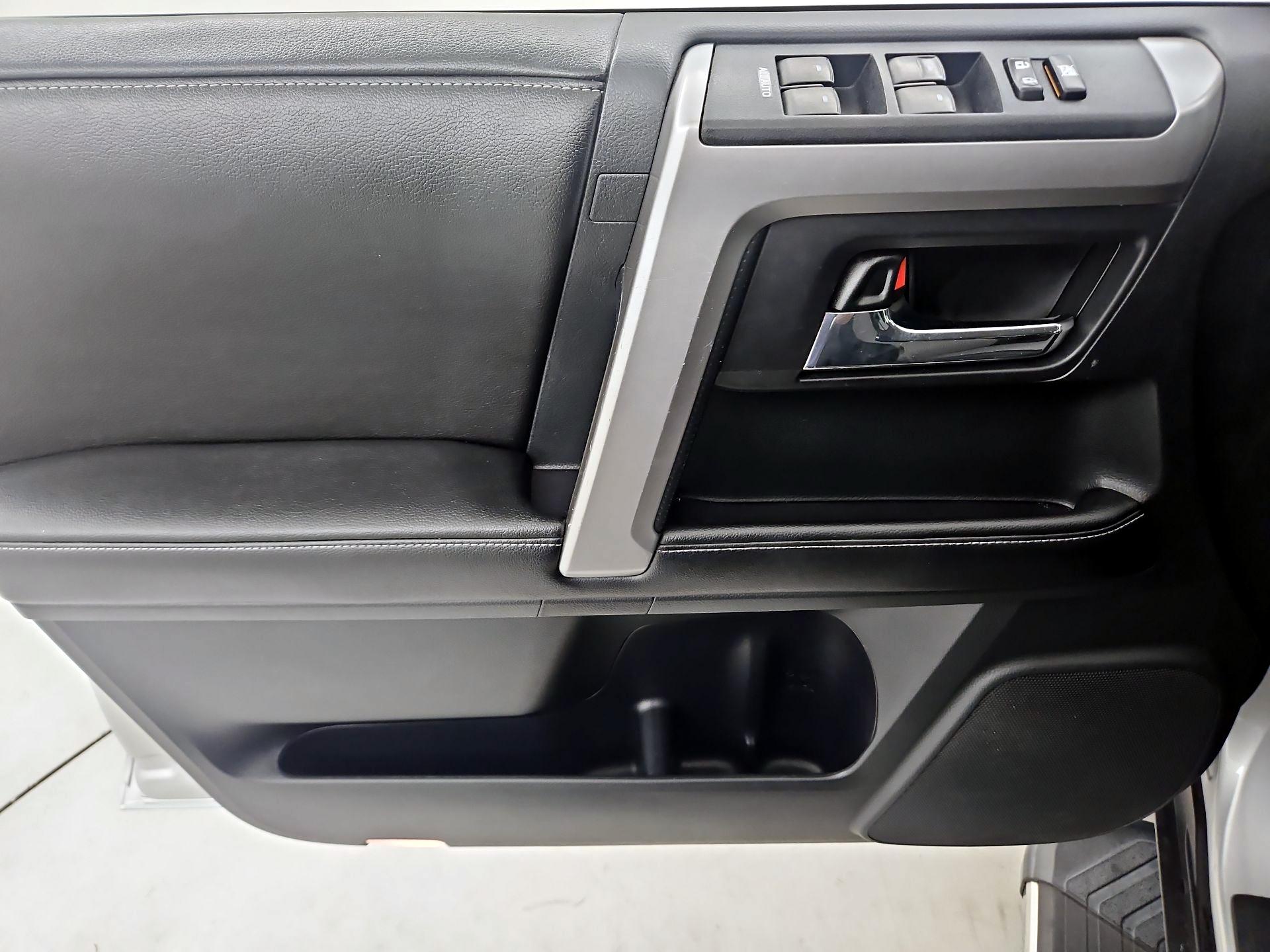Thumbnail: 2015 Toyota 4Runner - 12