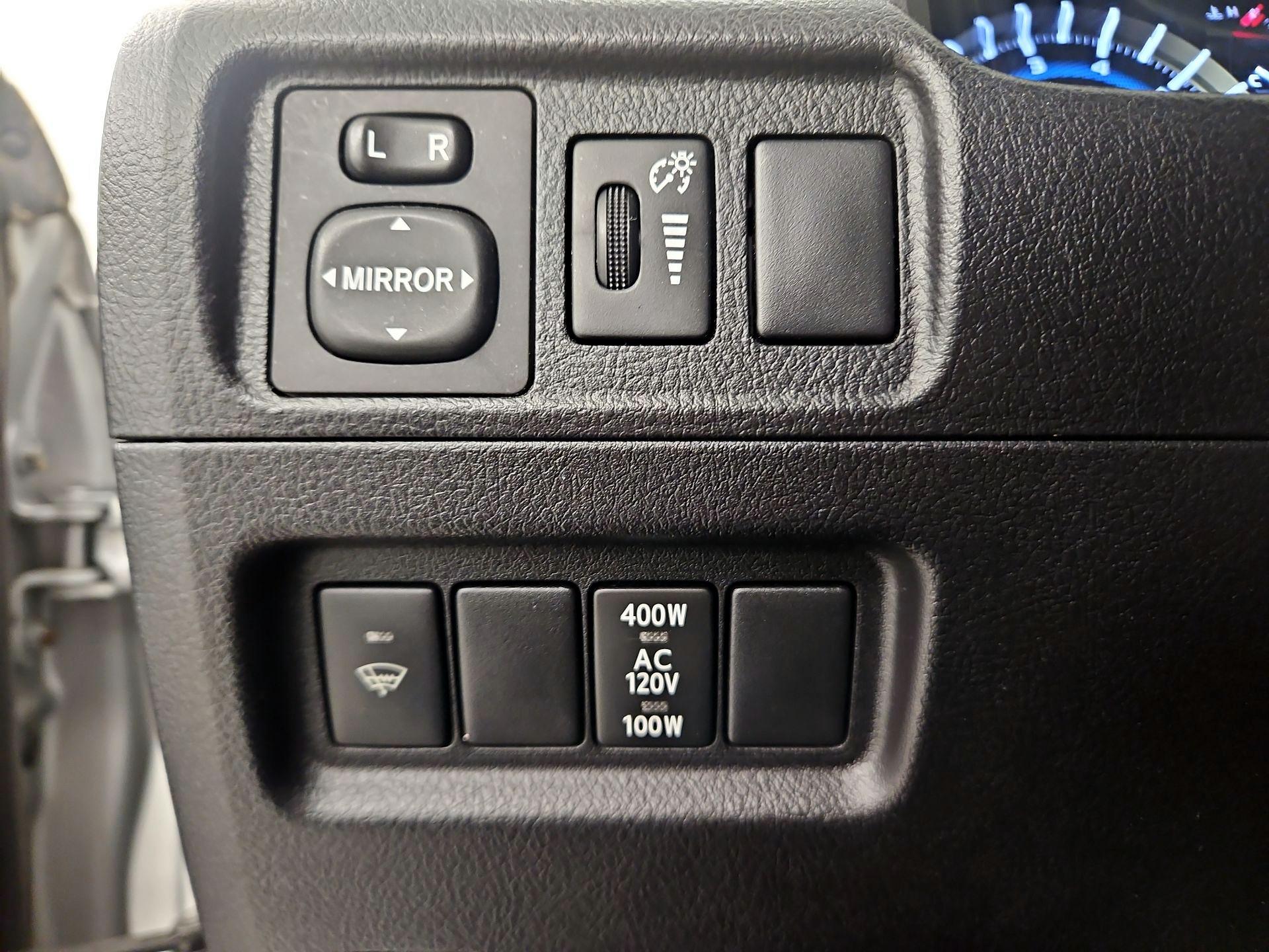 Thumbnail: 2015 Toyota 4Runner - 13