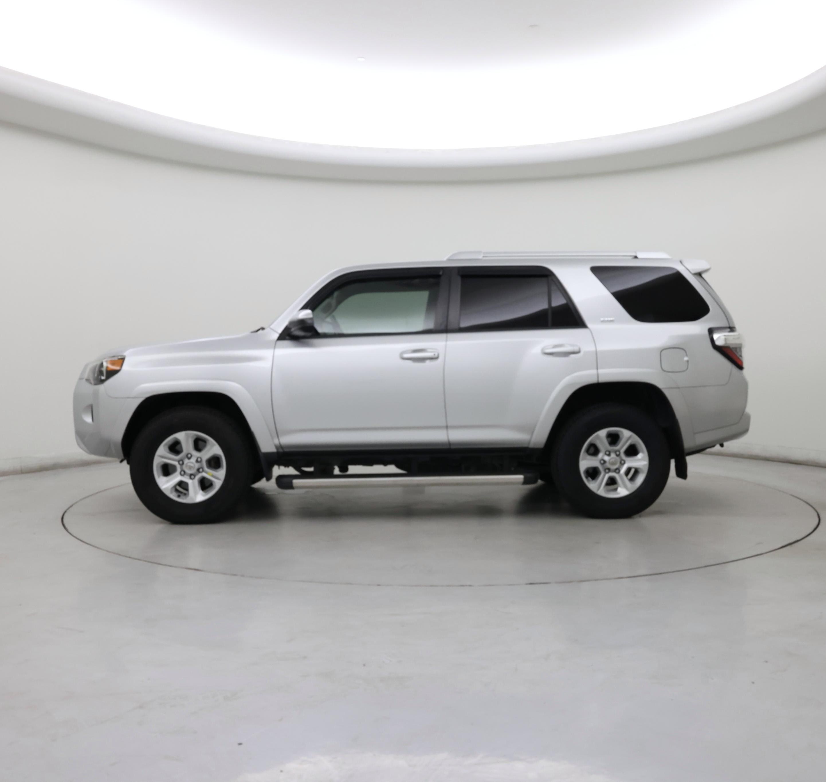 Thumbnail: 2015 Toyota 4Runner - 3