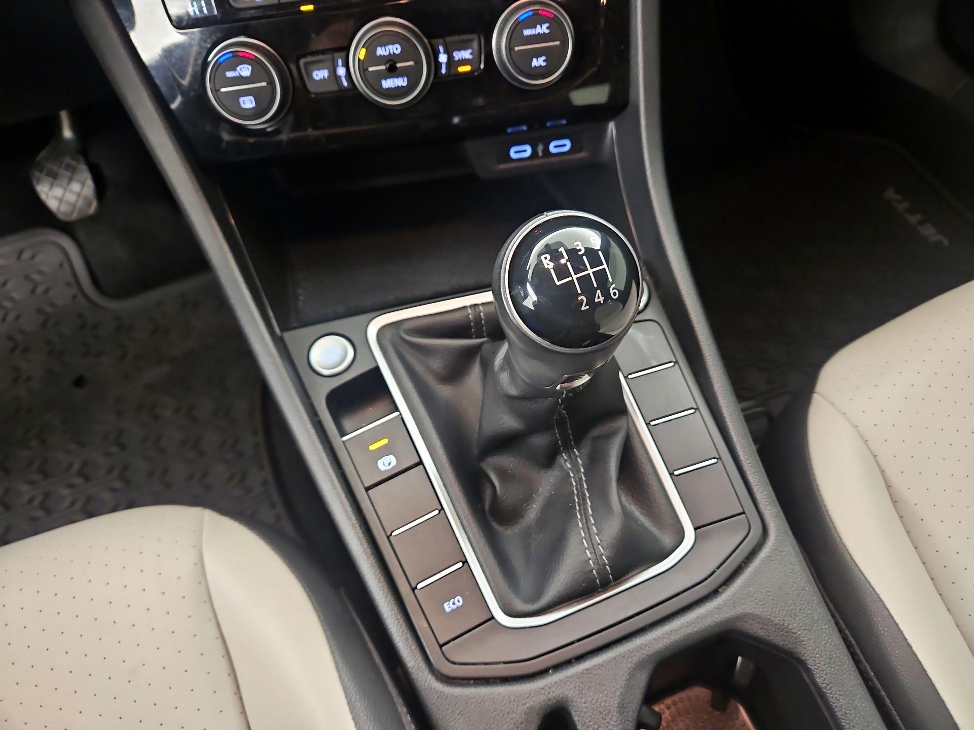 Thumbnail: 2020 Volkswagen Jetta - 16