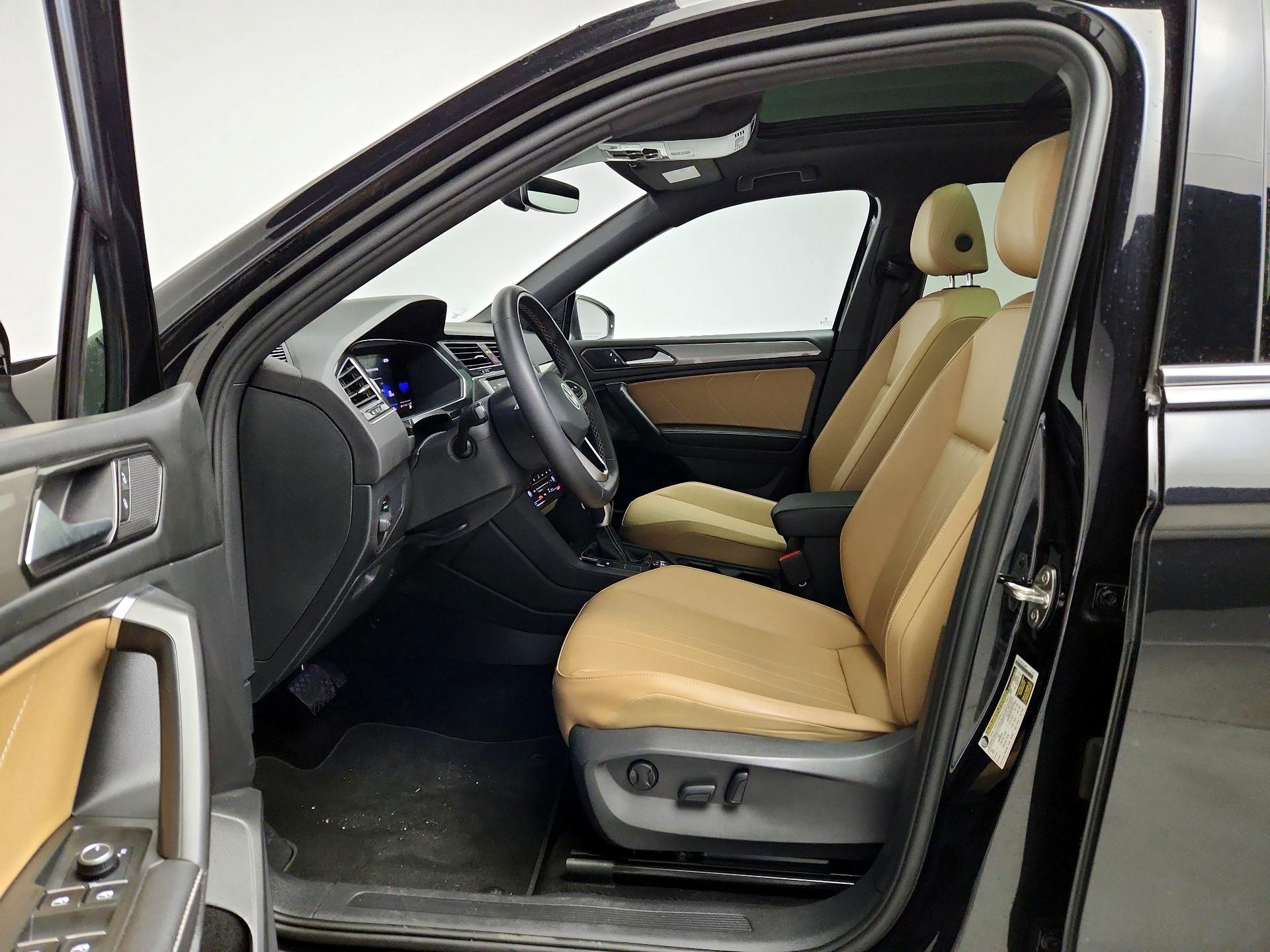 Thumbnail: 2023 Volkswagen Tiguan - 11