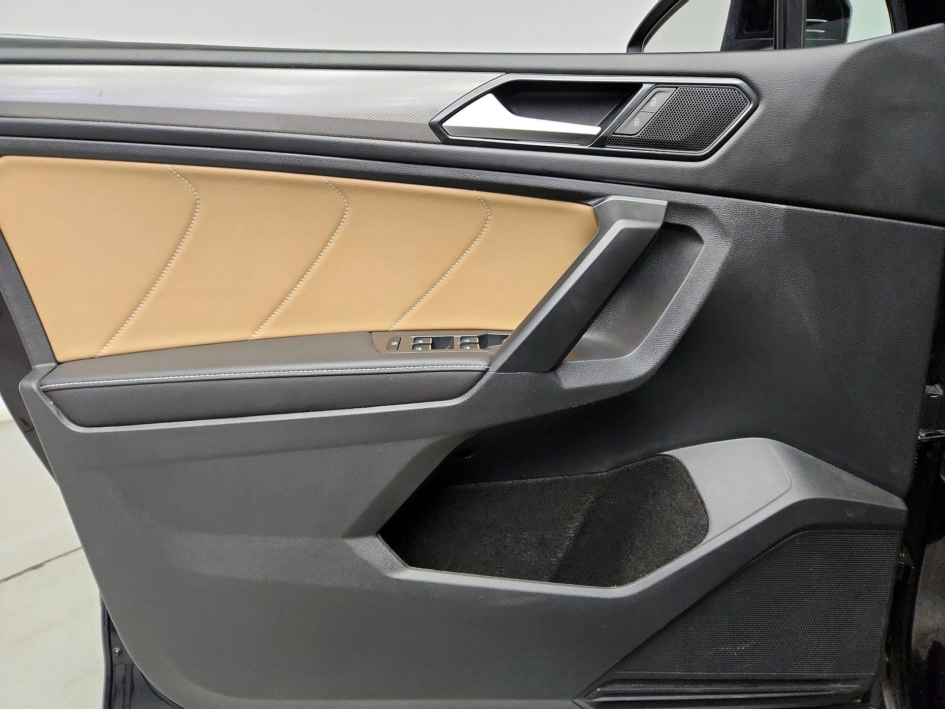 Thumbnail: 2023 Volkswagen Tiguan - 12