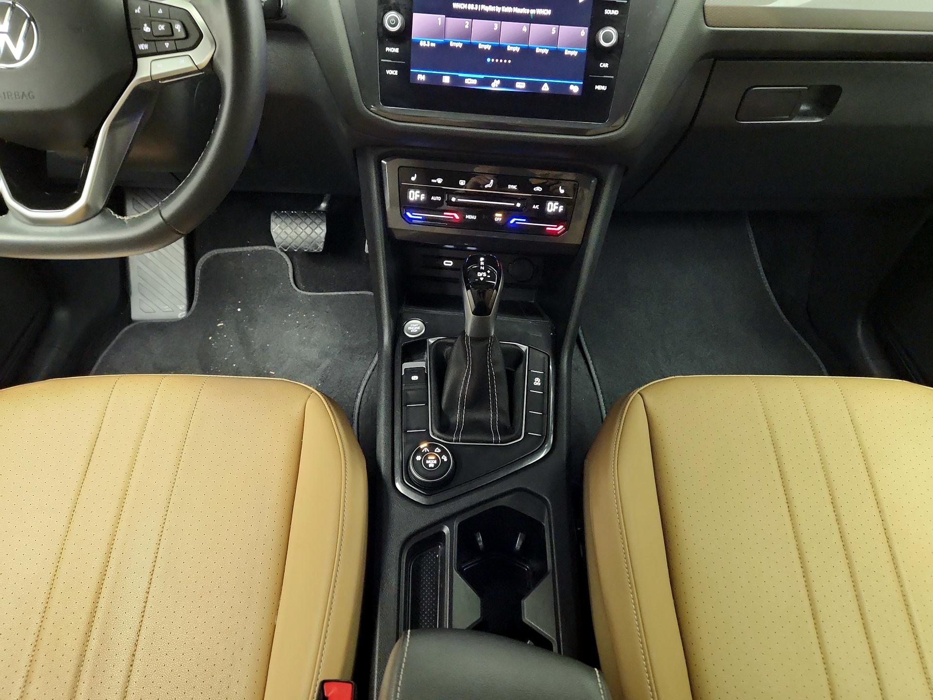 Thumbnail: 2023 Volkswagen Tiguan - 17