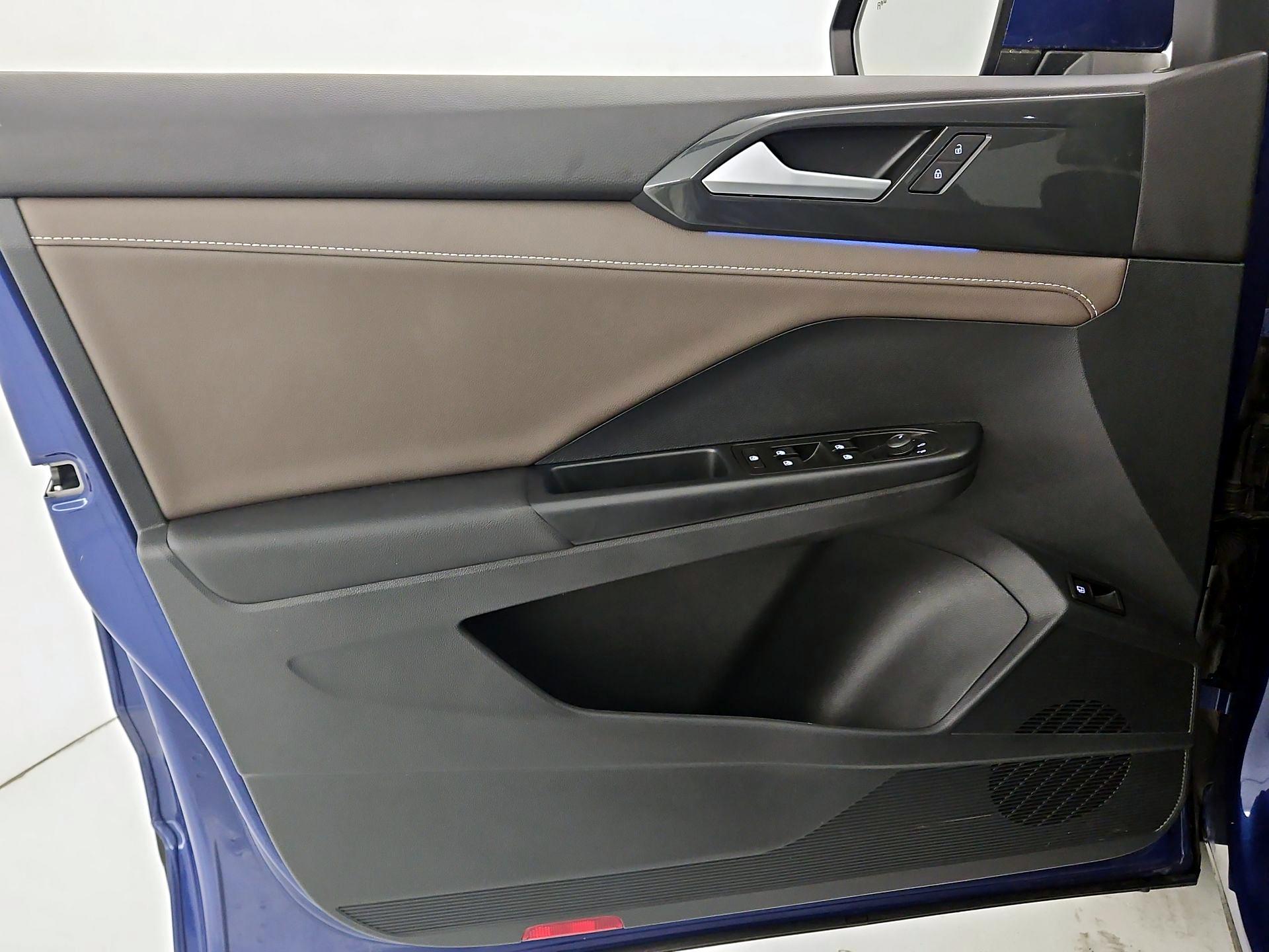 Thumbnail: 2023 Volkswagen Taos - 12