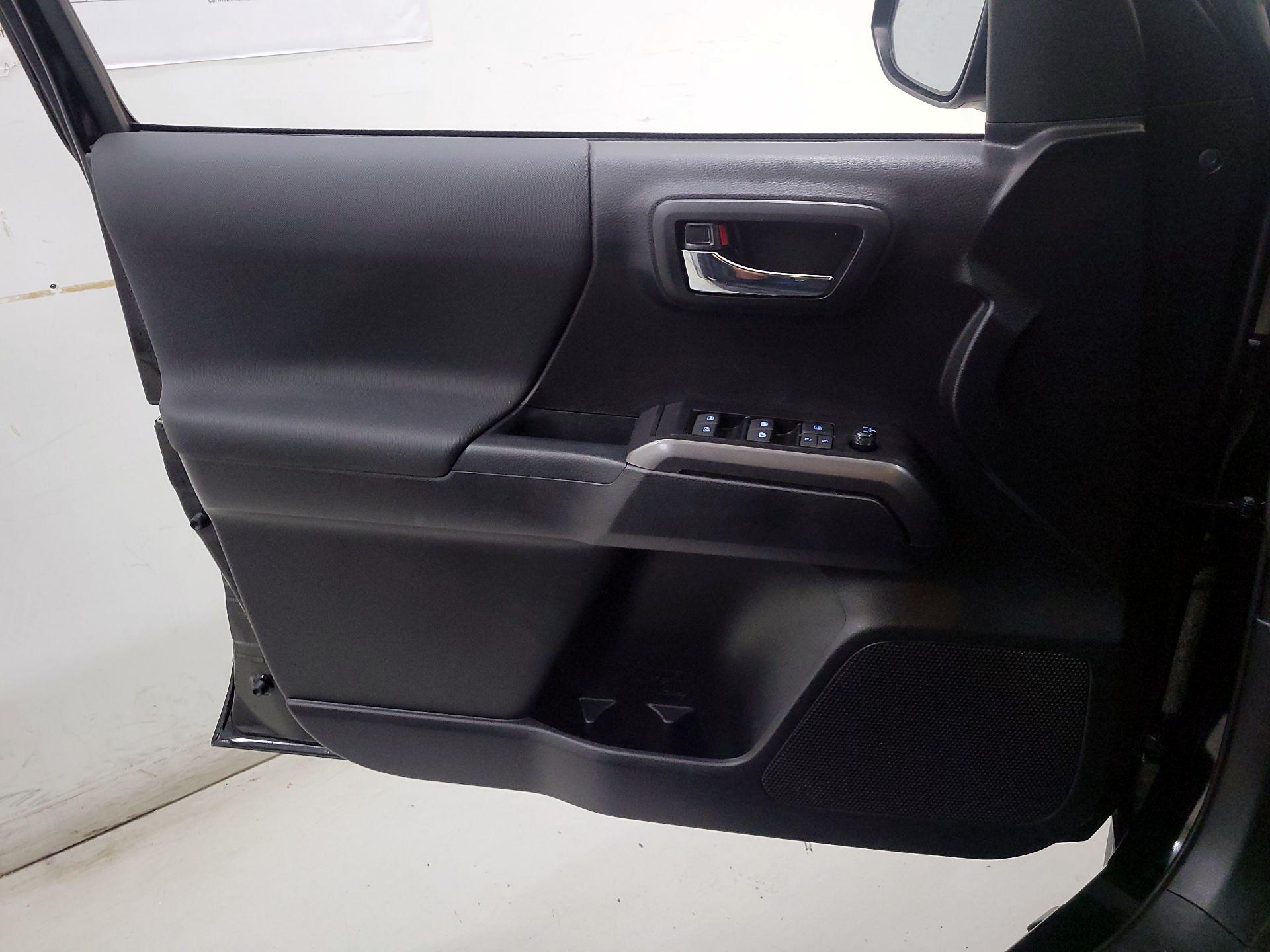 Thumbnail: 2021 Toyota Tacoma - 12