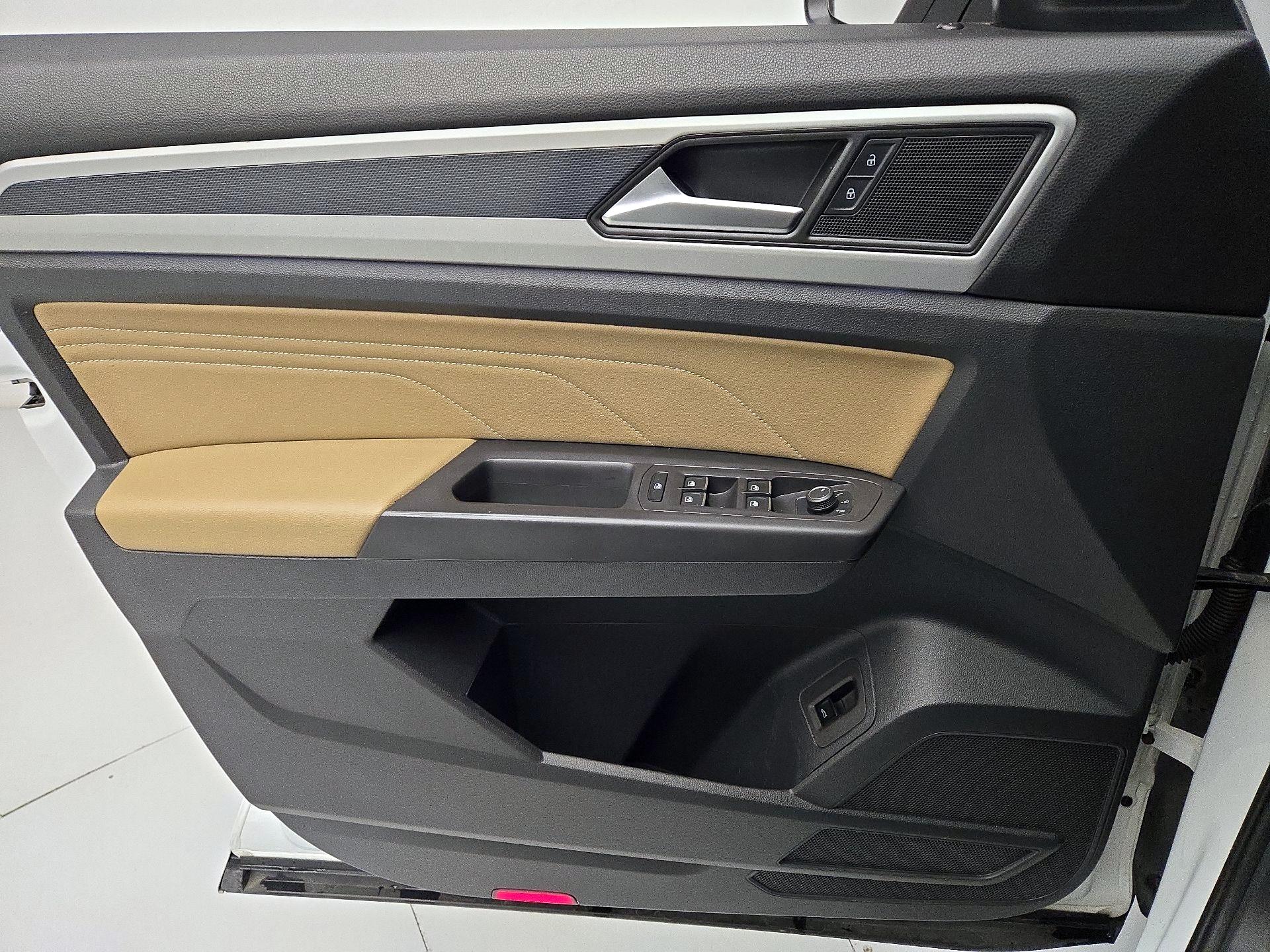 Thumbnail: 2023 Volkswagen Atlas - 12