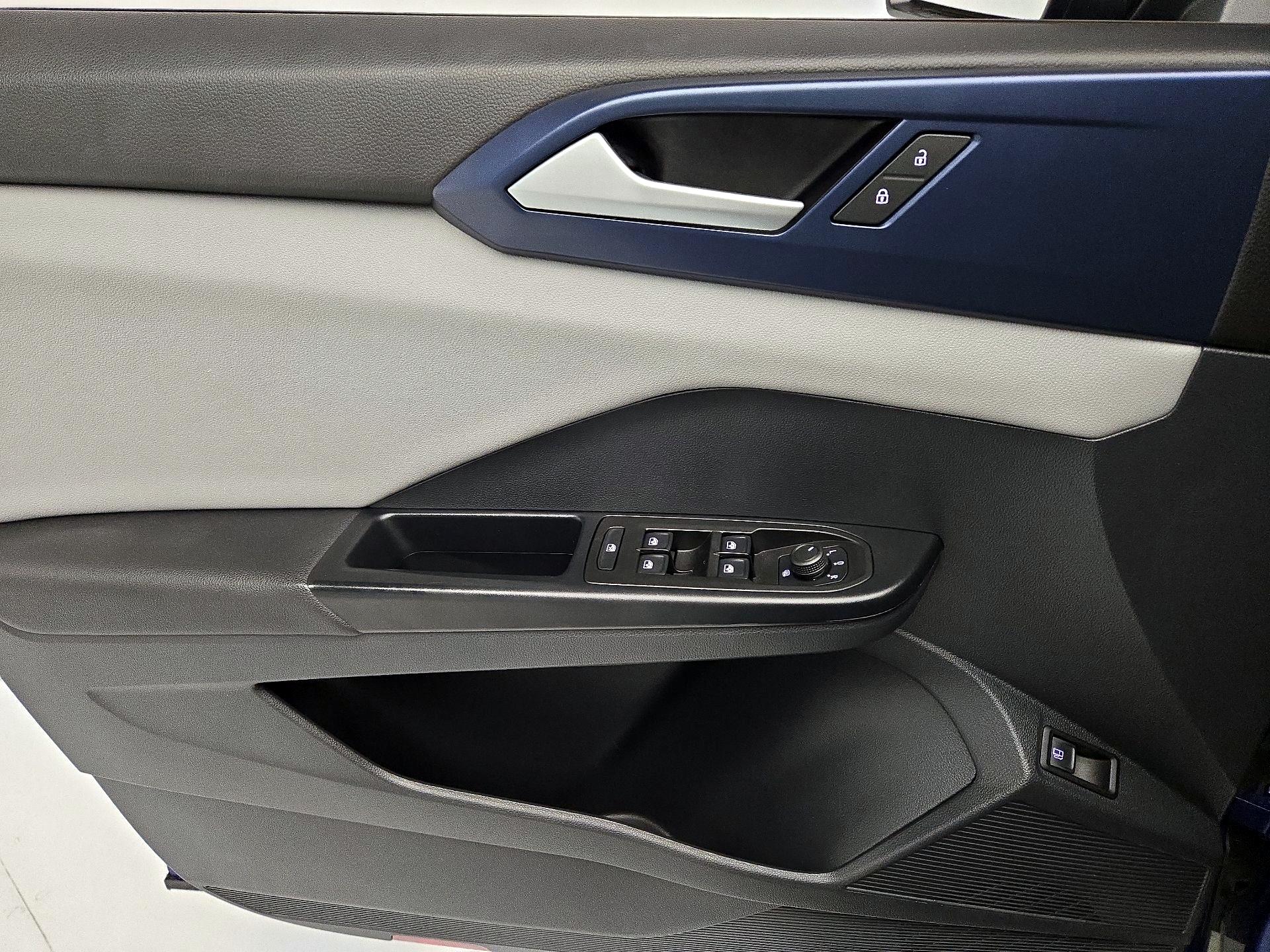 Thumbnail: 2023 Volkswagen Taos - 12