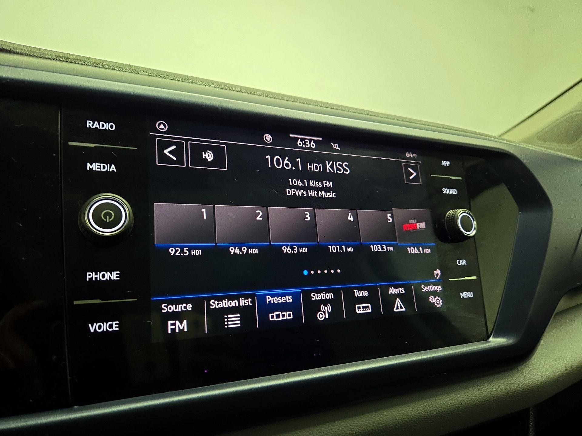 Thumbnail: 2023 Volkswagen Taos - 15