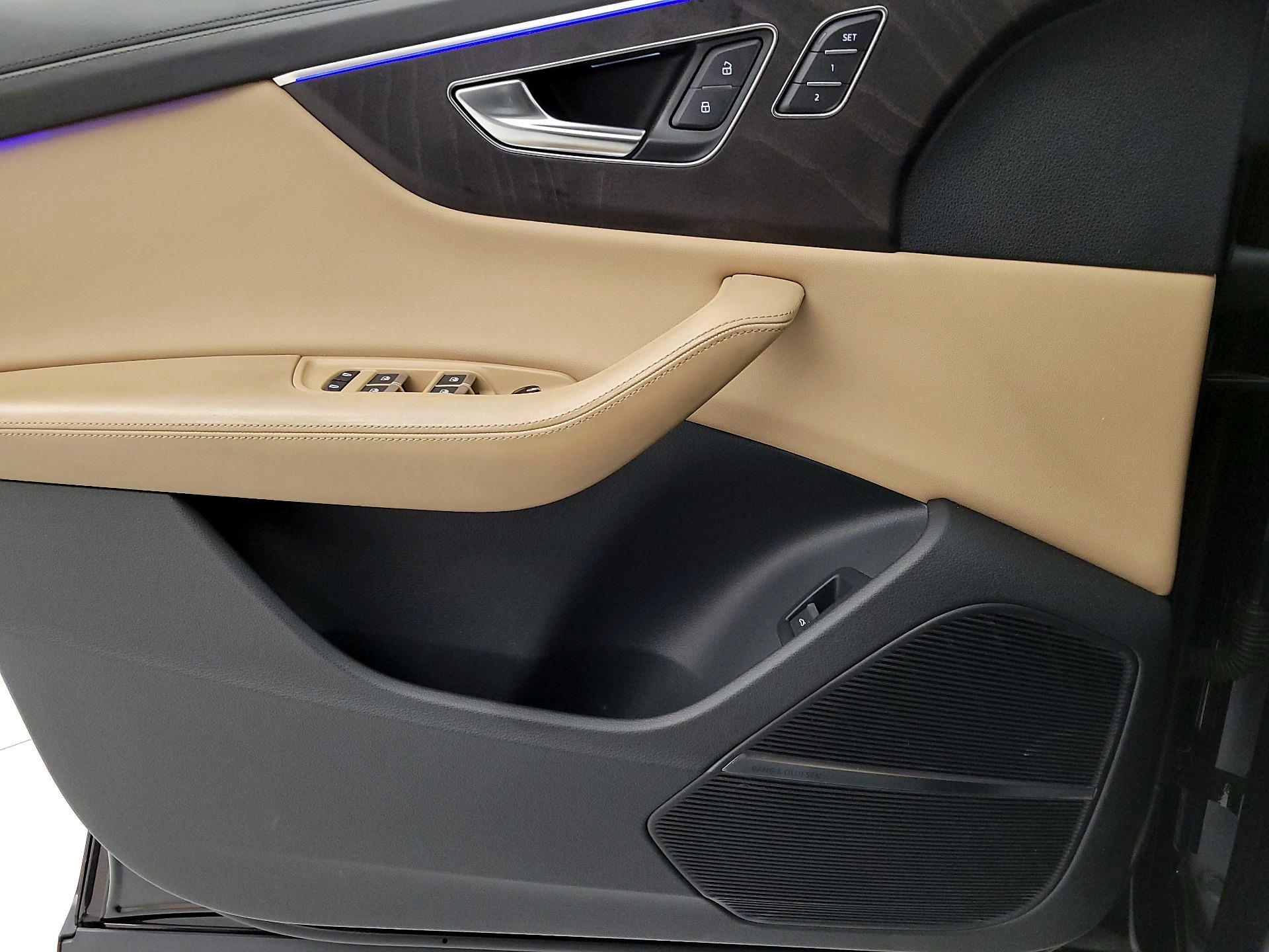 Thumbnail: 2022 Audi Q8 - 12