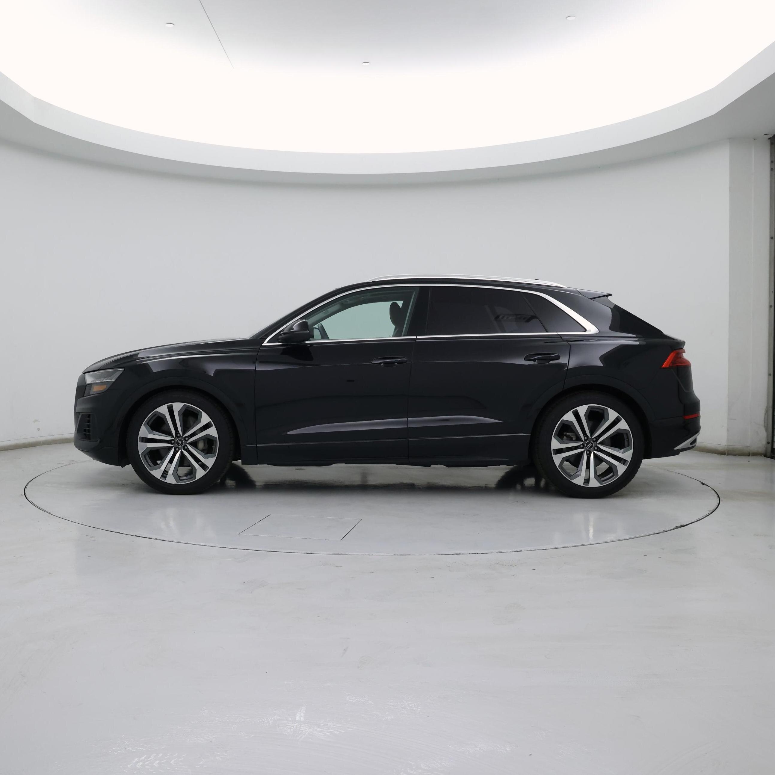 Thumbnail: 2022 Audi Q8 - 3