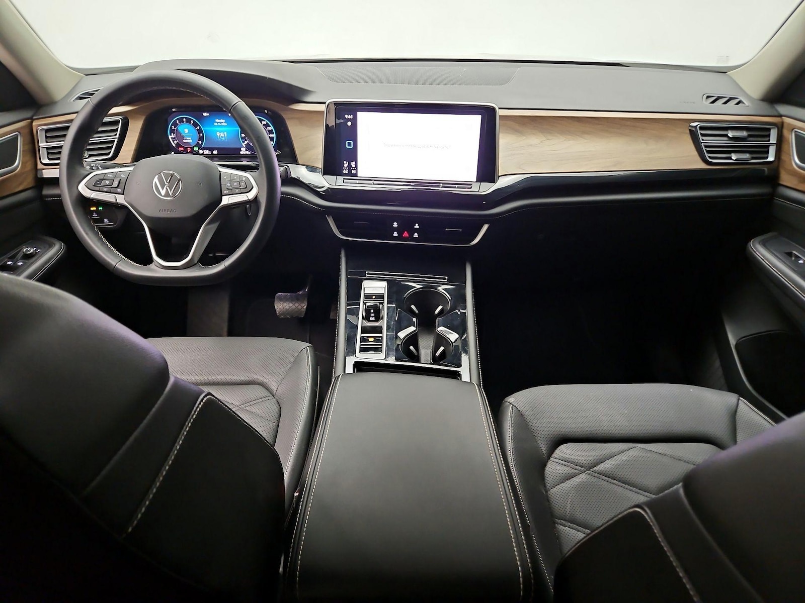 2024 Volkswagen Atlas SE w/Tech - Photo 10