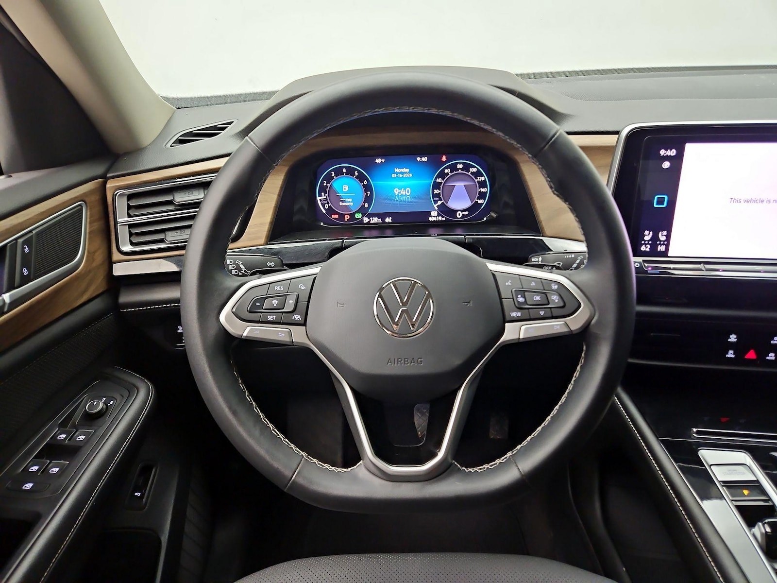 2024 Volkswagen Atlas SE w/Tech - Photo 11
