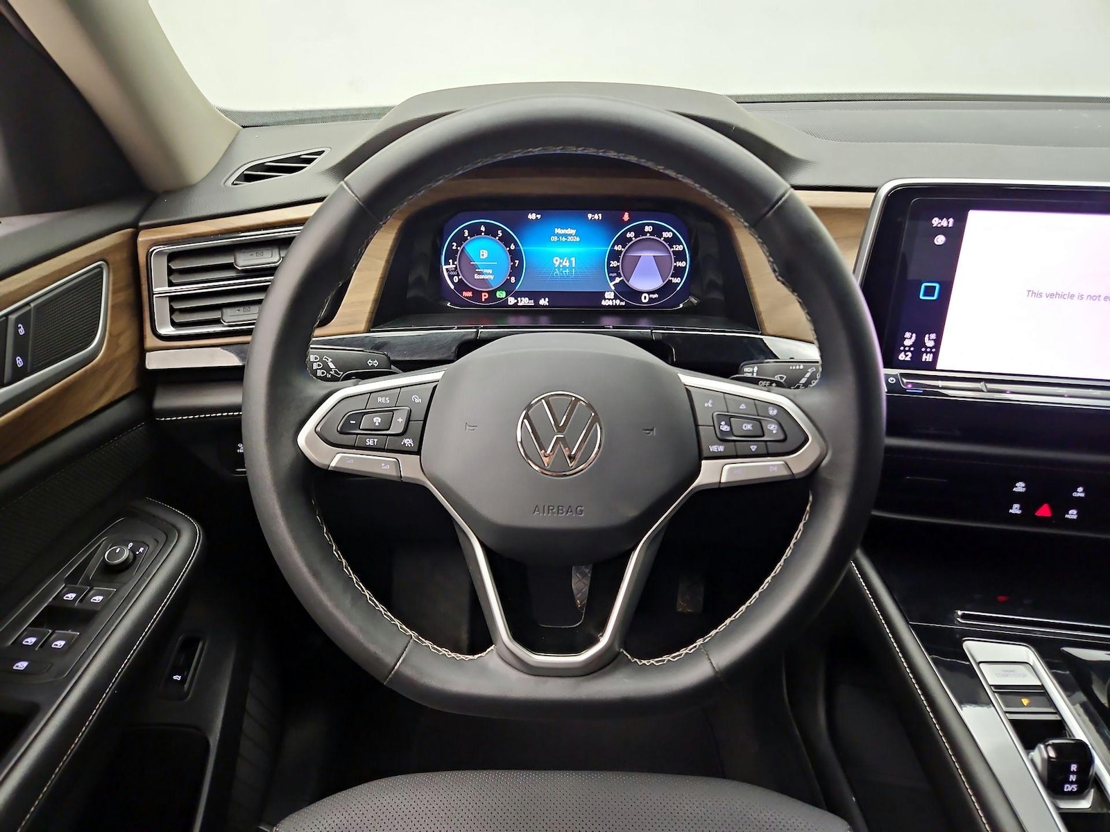 2024 Volkswagen Atlas SE w/Tech - Photo 12