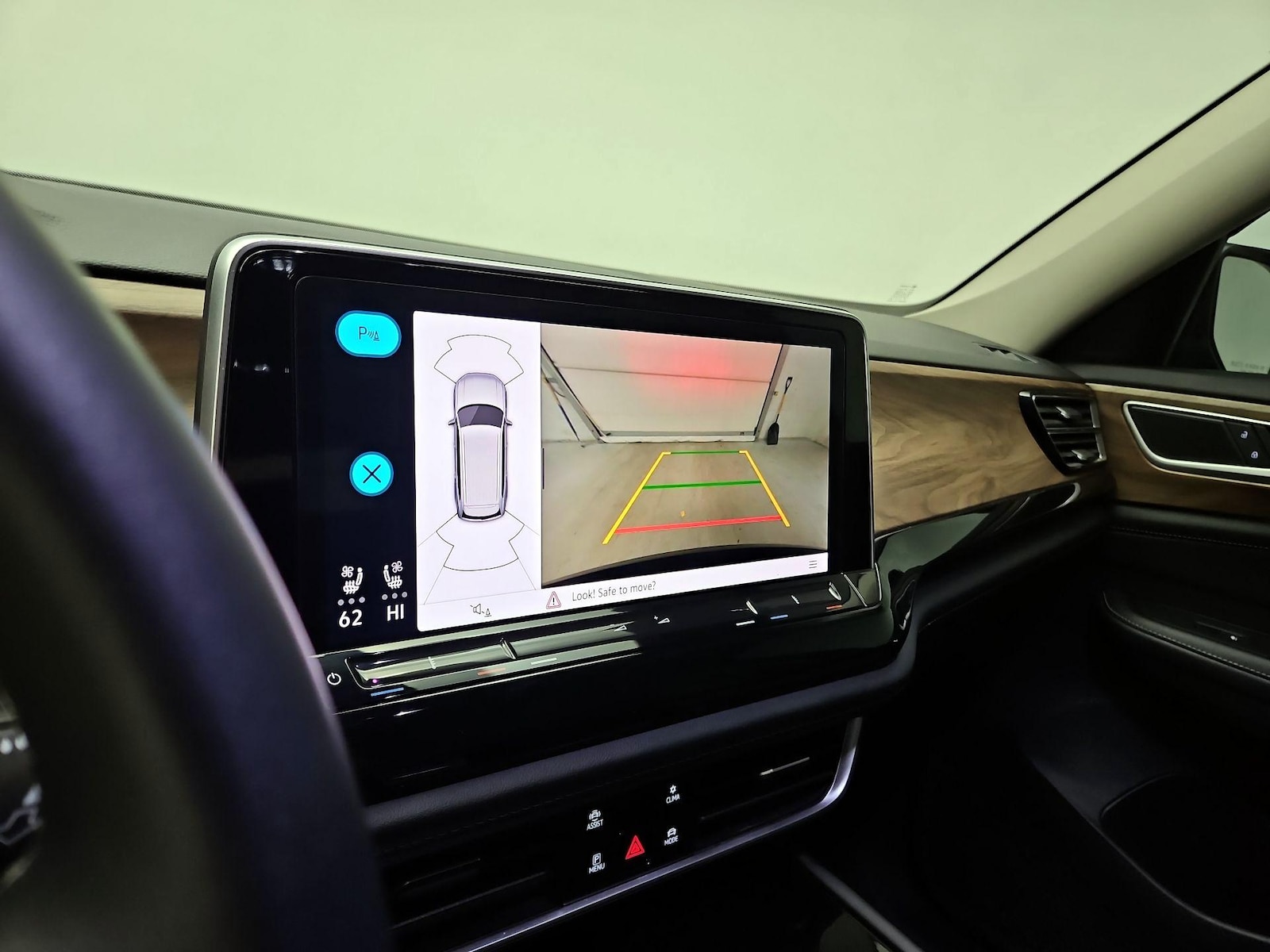 2024 Volkswagen Atlas SE w/Tech - Photo 16