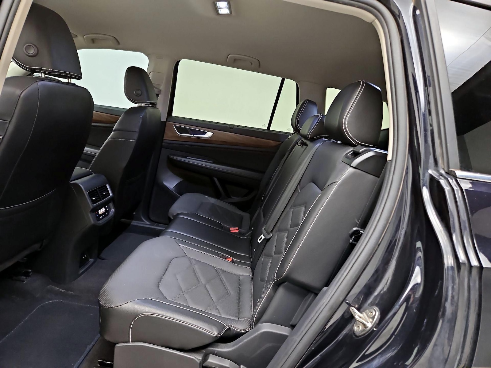 2024 Volkswagen Atlas SE w/Tech - Photo 21