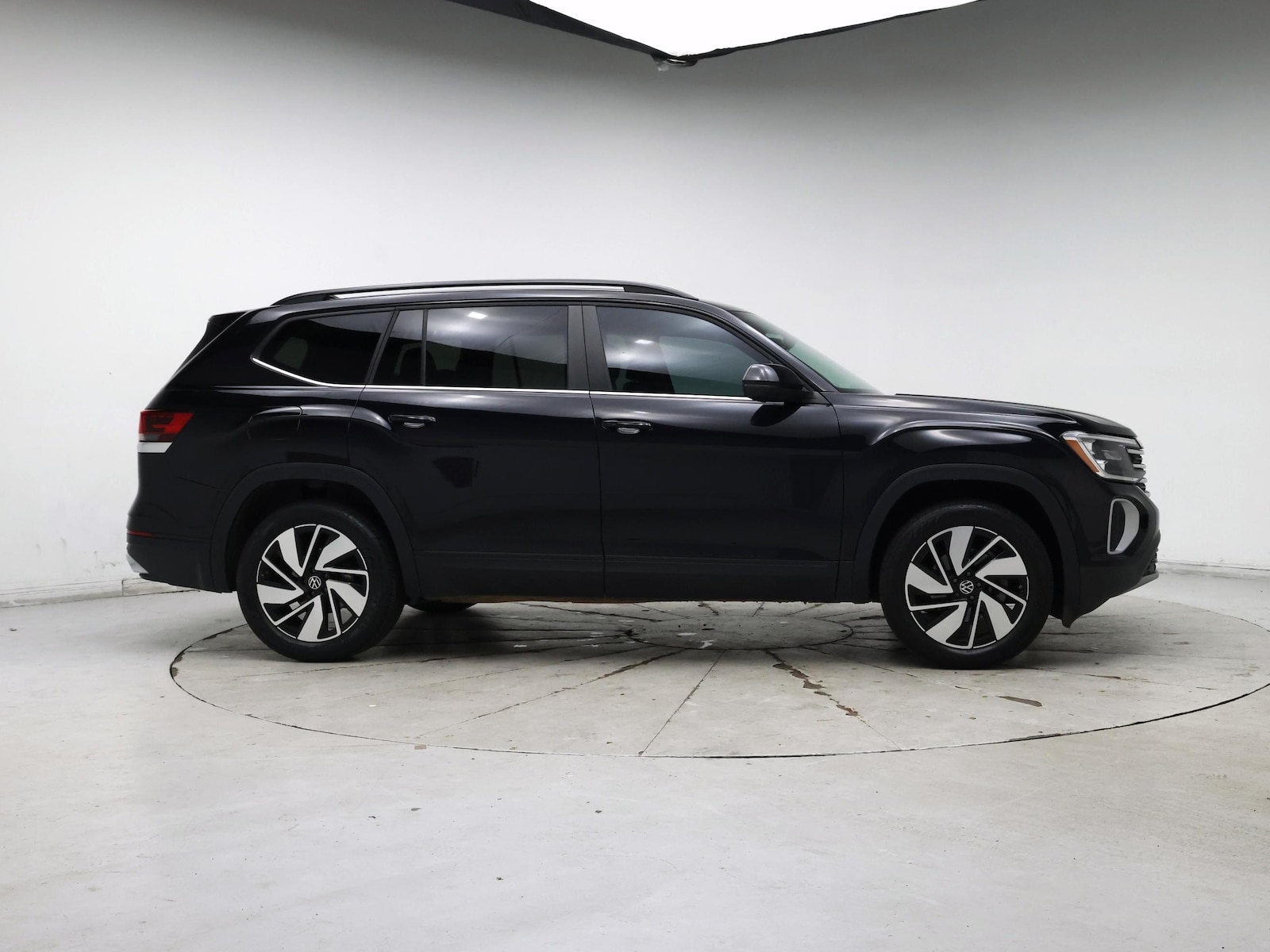 2024 Volkswagen Atlas SE w/Tech - Photo 8
