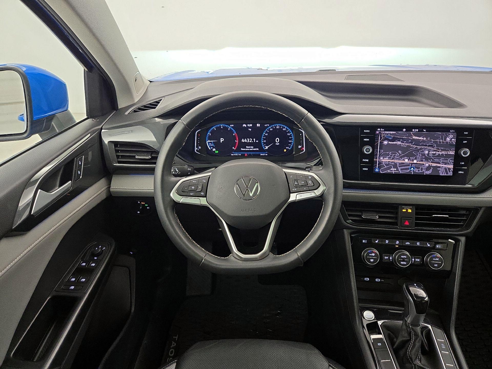 Thumbnail: 2023 Volkswagen Taos - 10