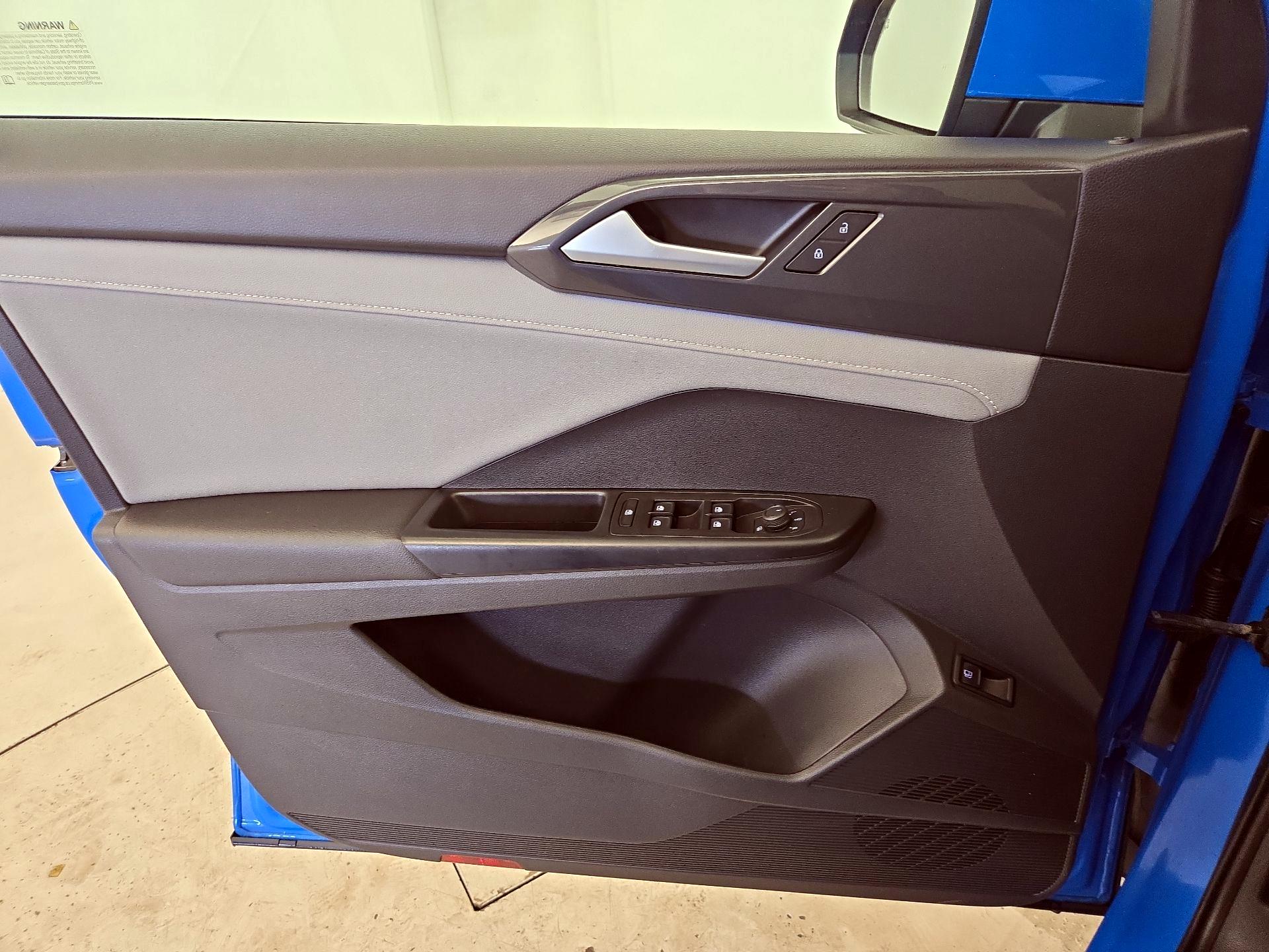 Thumbnail: 2023 Volkswagen Taos - 12