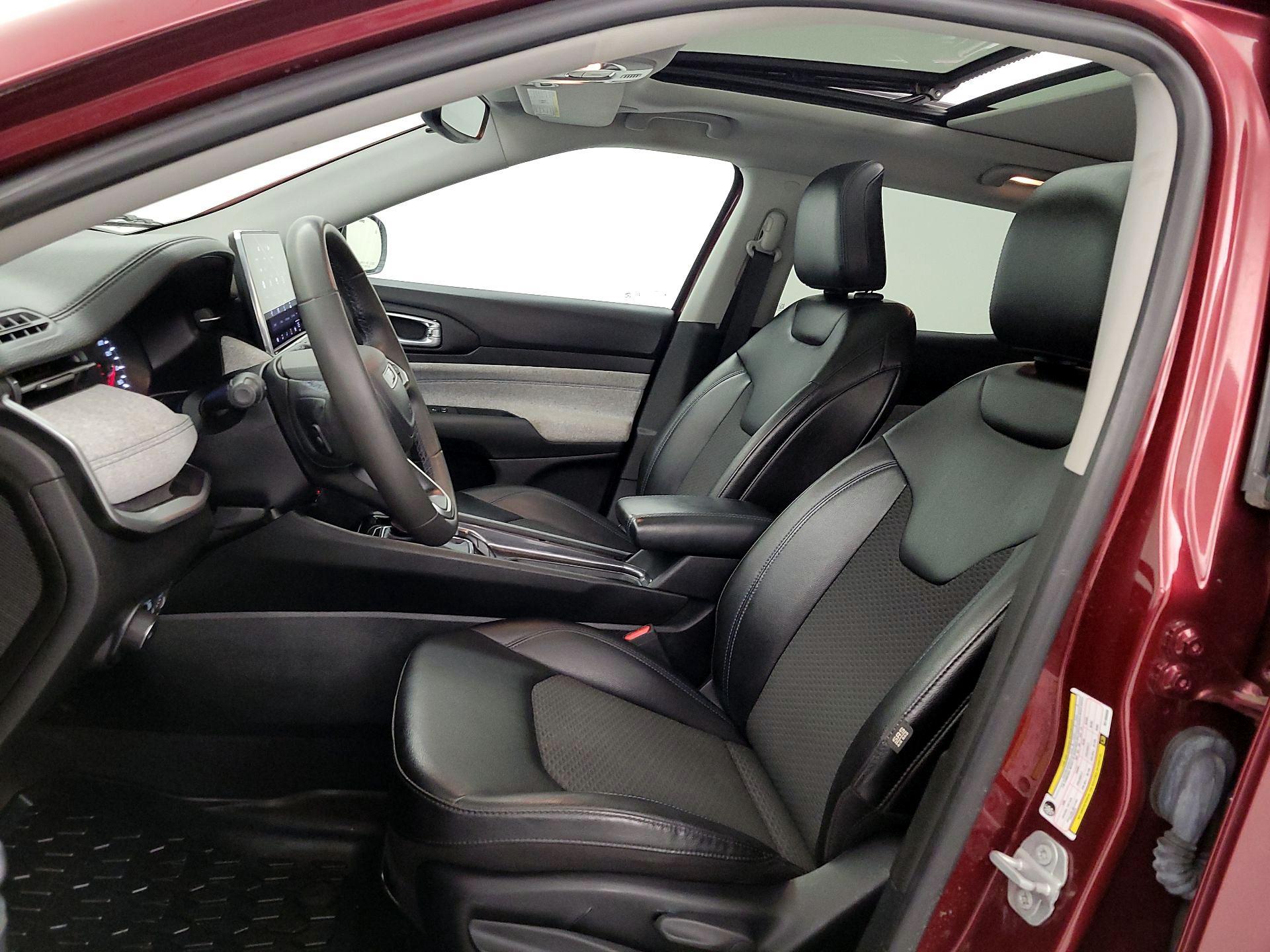 Thumbnail: 2022 Jeep Compass - 11