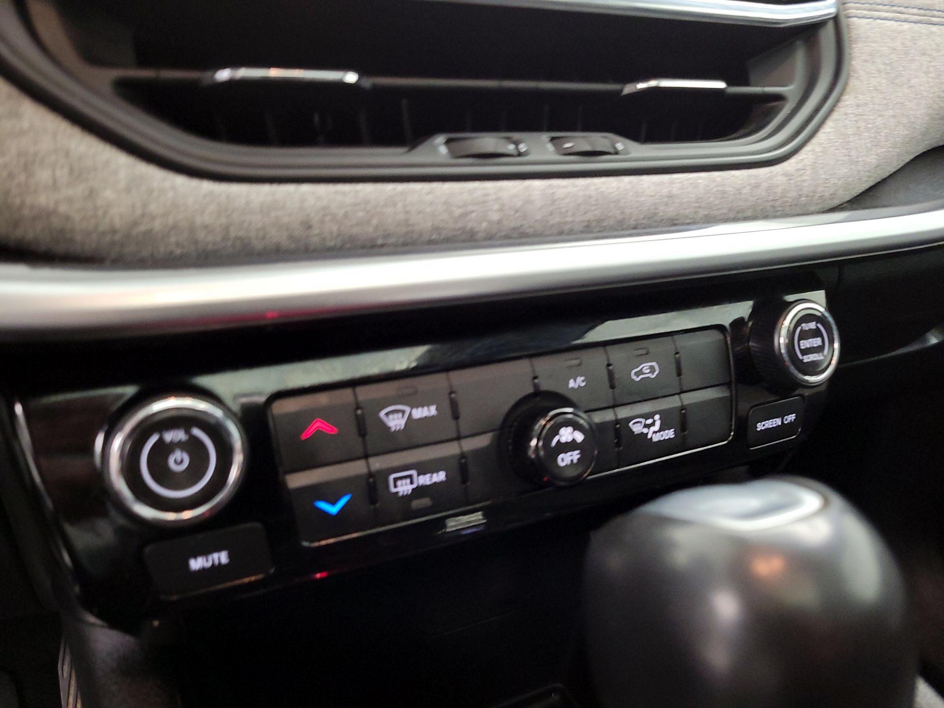 Thumbnail: 2022 Jeep Compass - 17