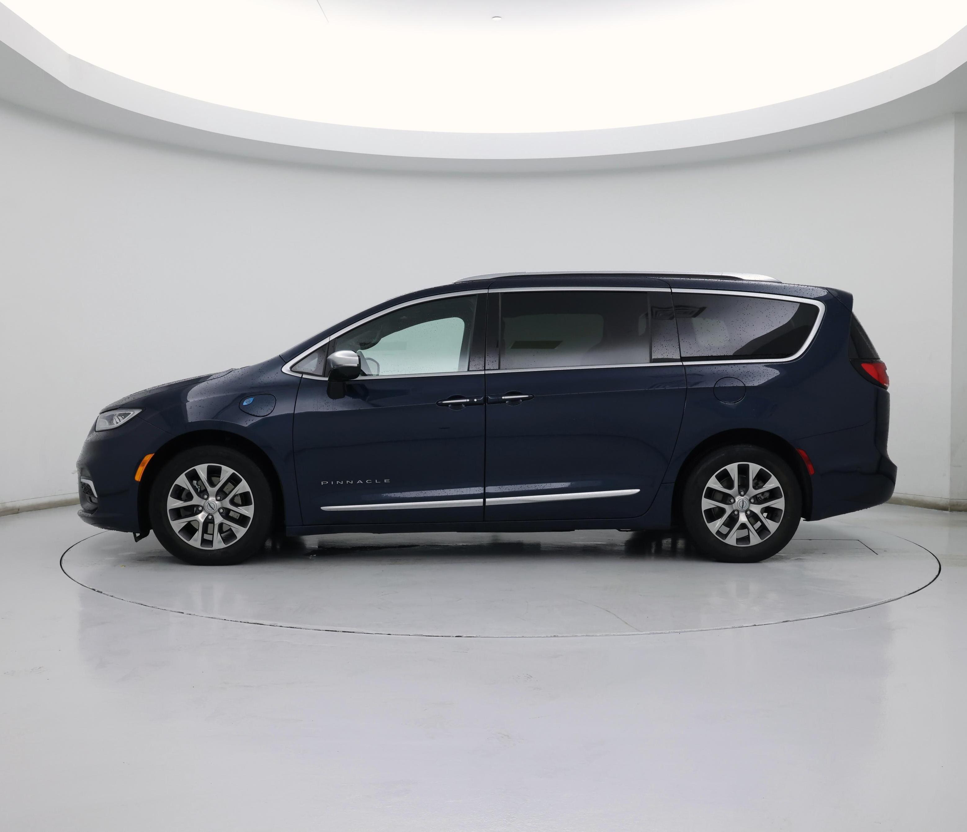 Thumbnail: 2023 Chrysler Pacifica - 3
