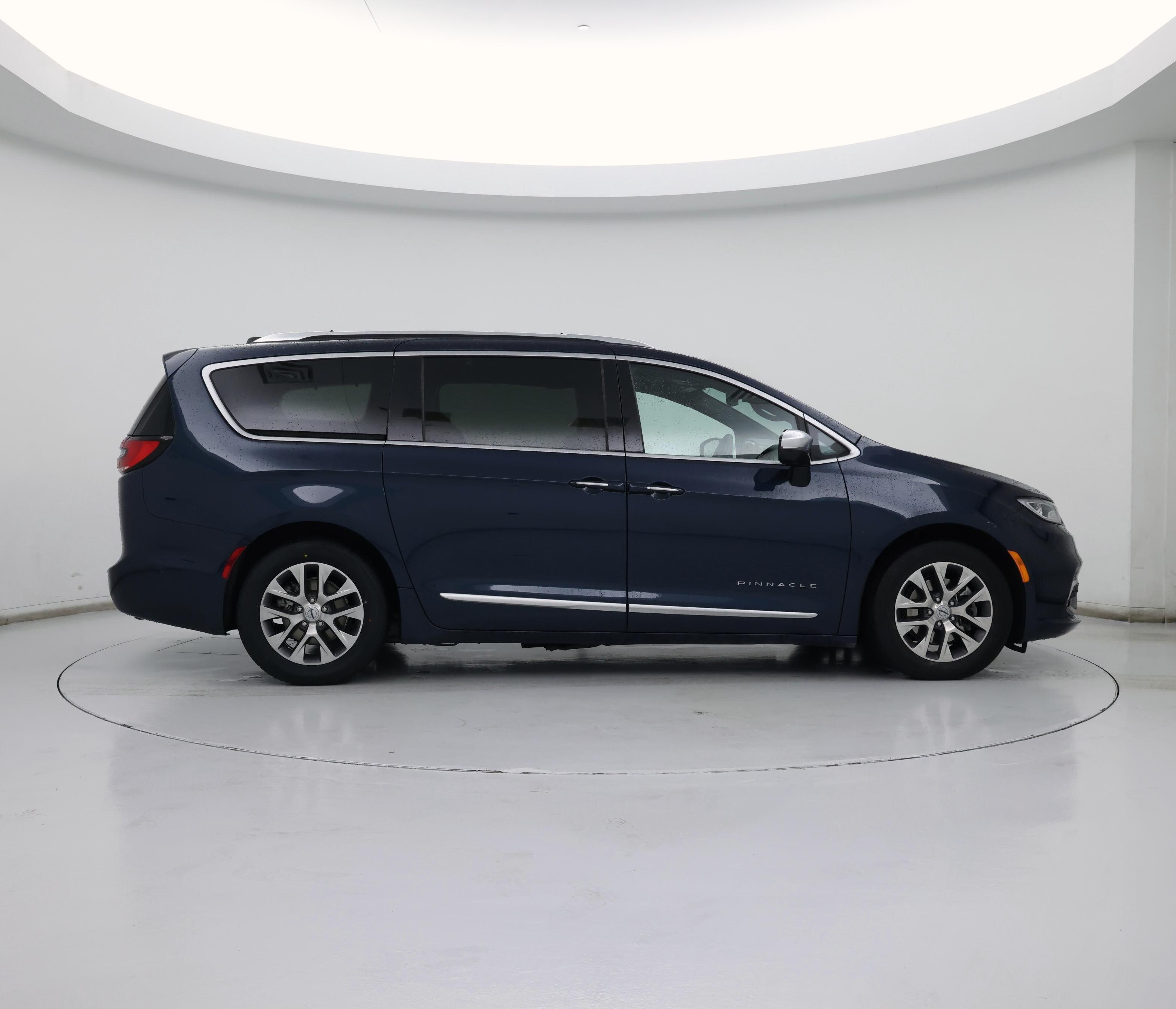 Thumbnail: 2023 Chrysler Pacifica - 7