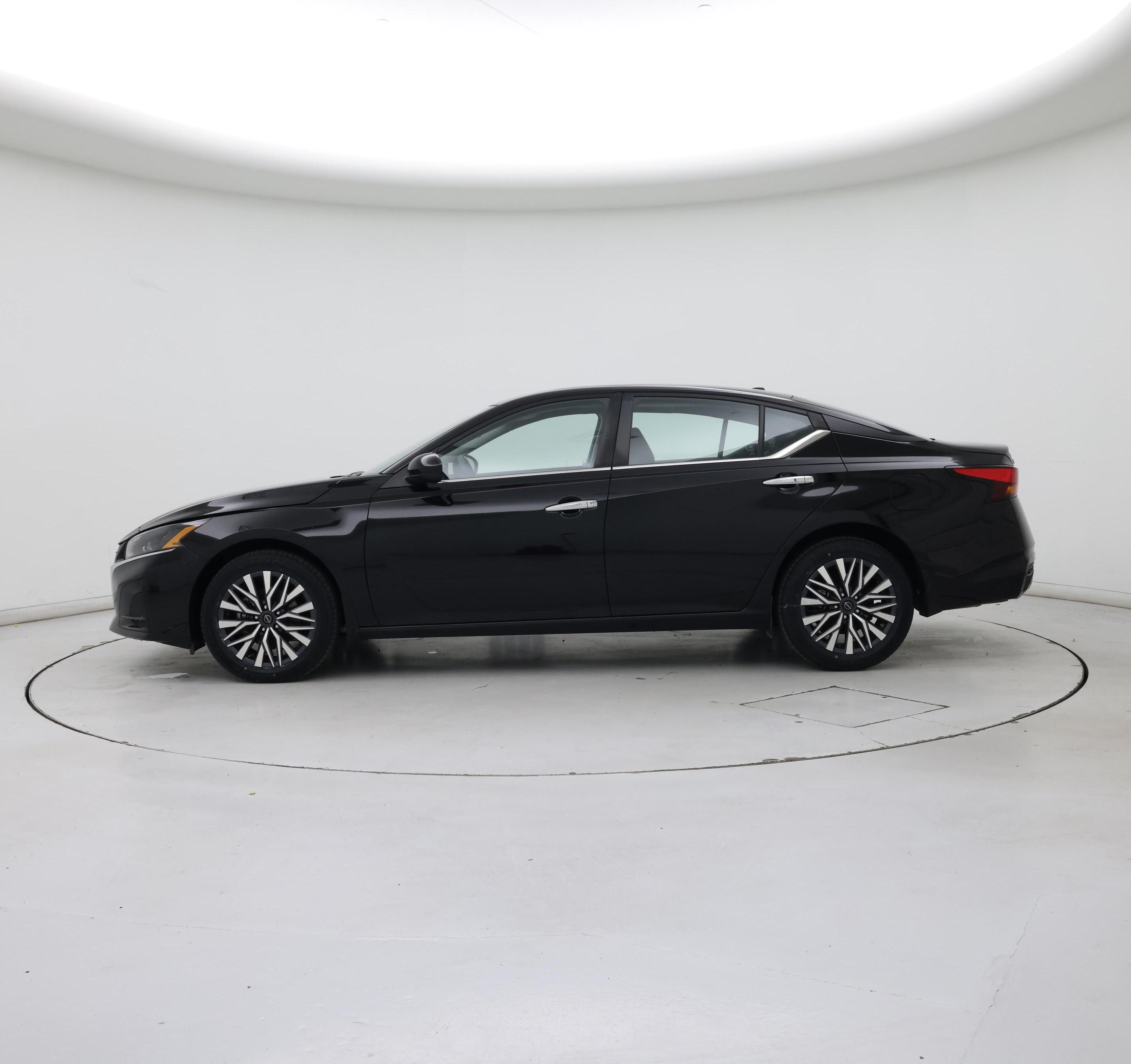 Thumbnail: 2023 Nissan Altima - 3