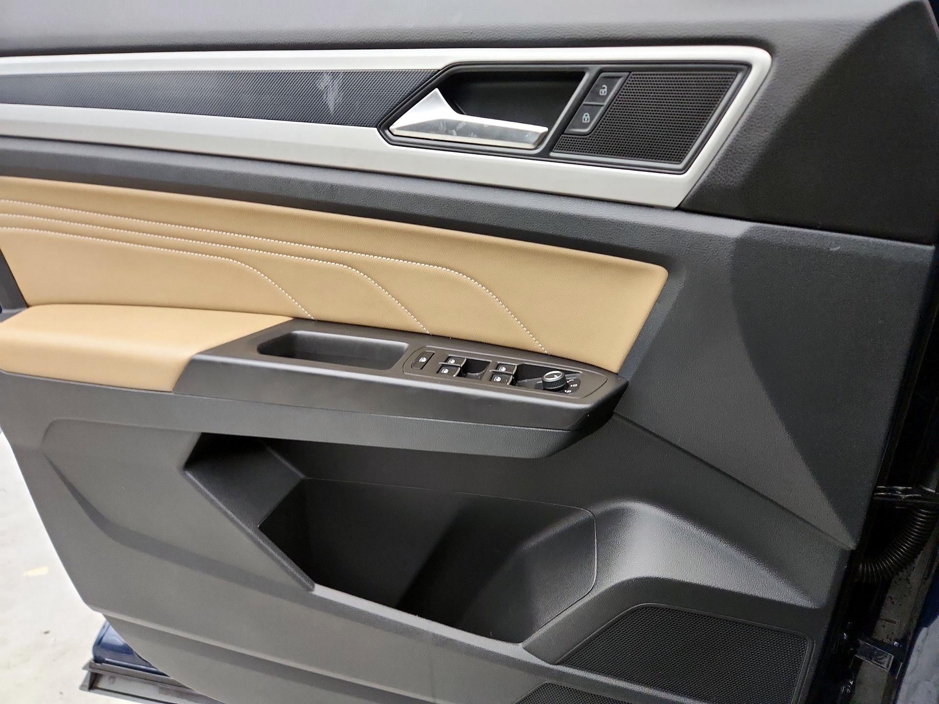 Thumbnail: 2022 Volkswagen Atlas - 12