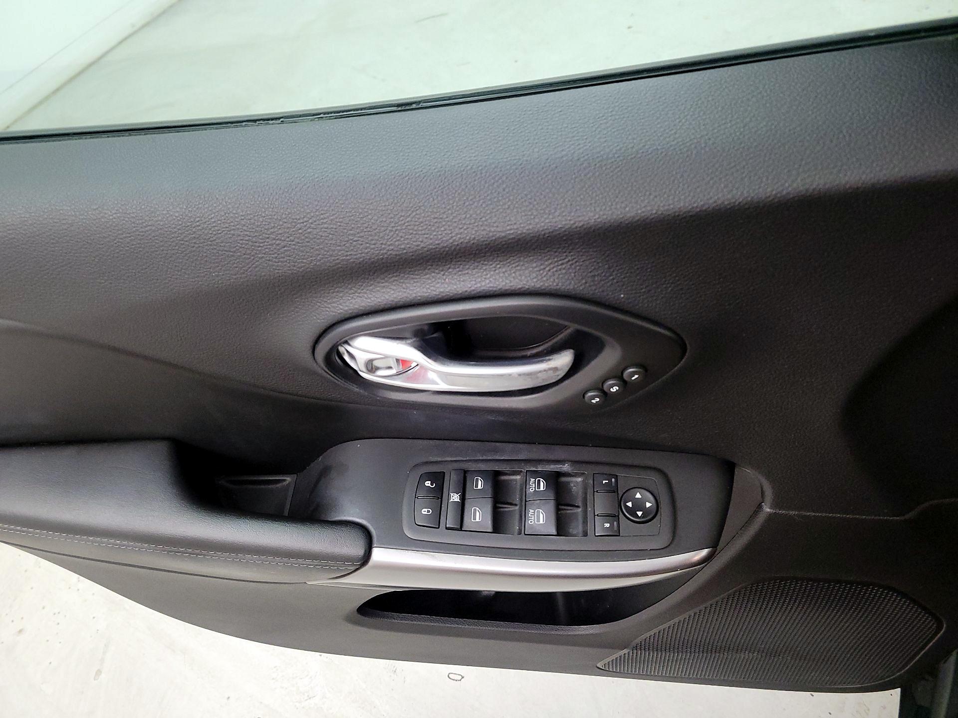 Thumbnail: 2022 Jeep Cherokee - 12