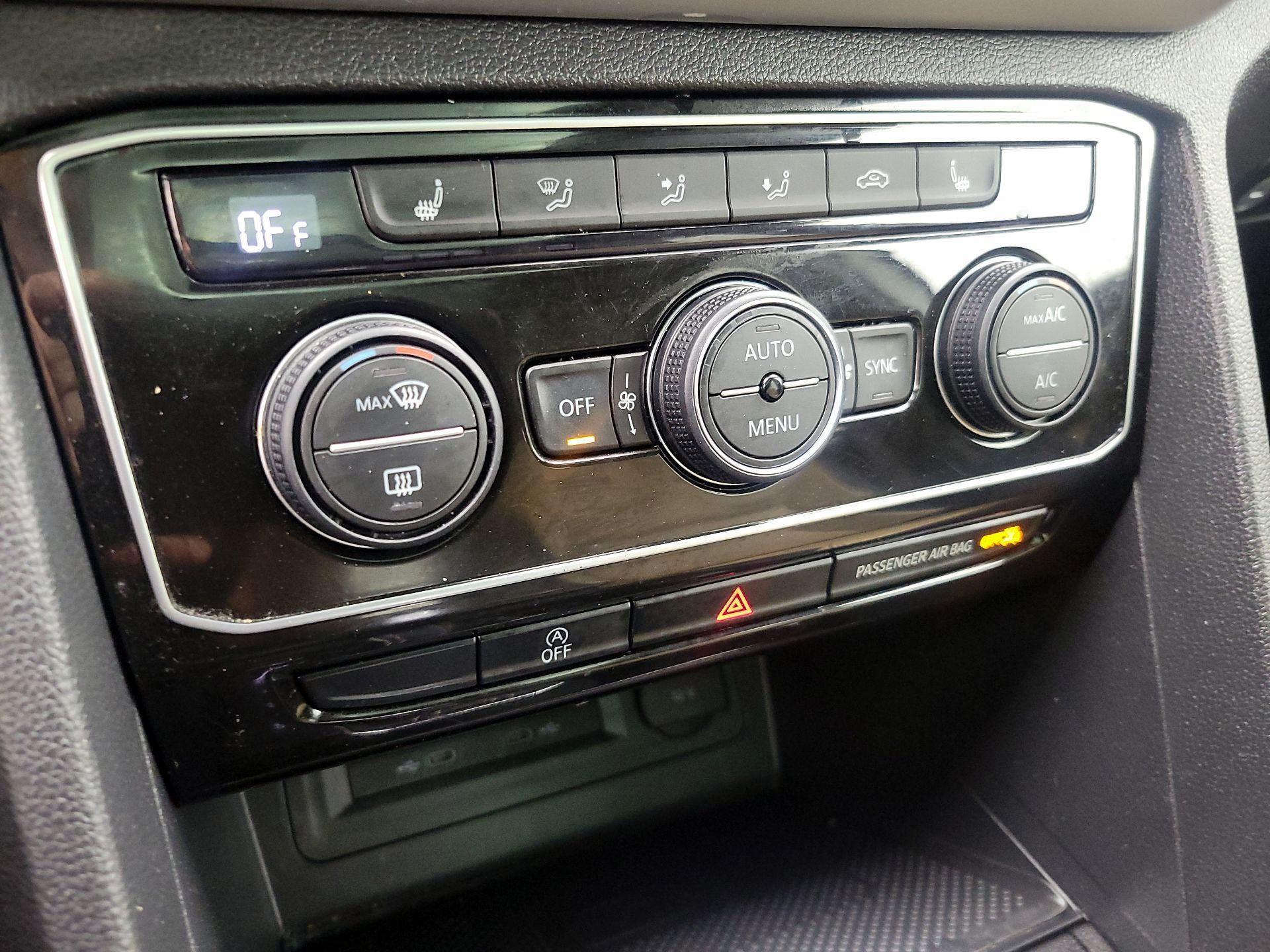 Thumbnail: 2022 Volkswagen Atlas - 16