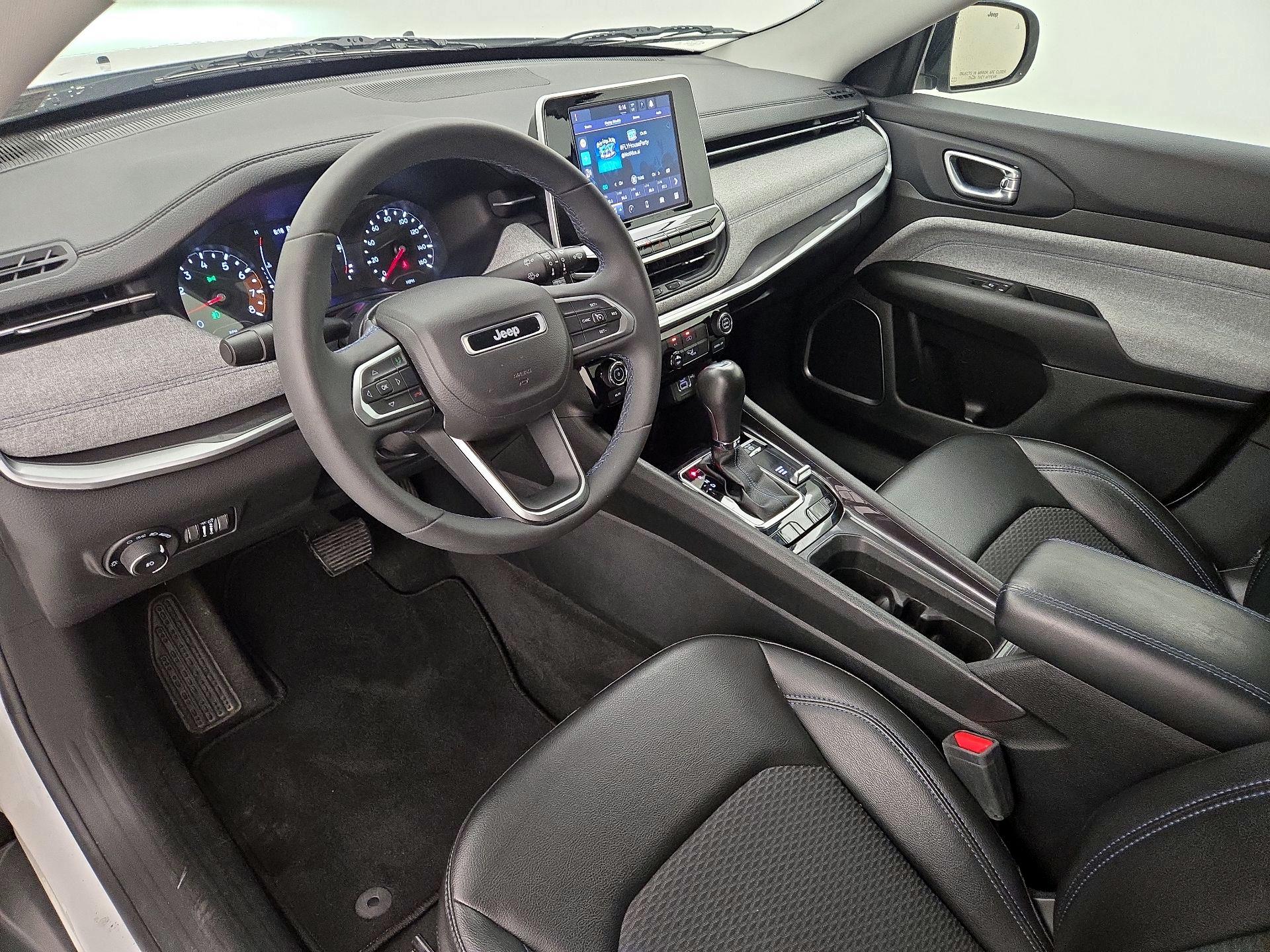 Thumbnail: 2022 Jeep Compass - 11