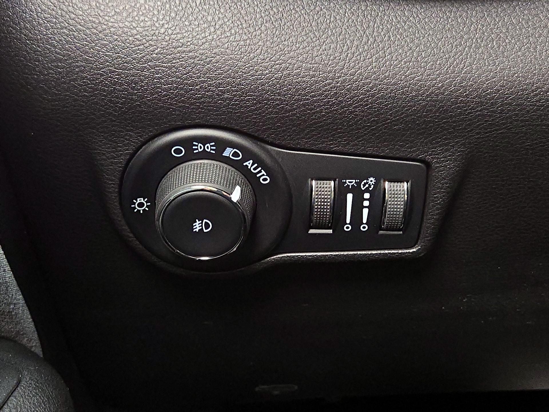 Thumbnail: 2022 Jeep Compass - 13