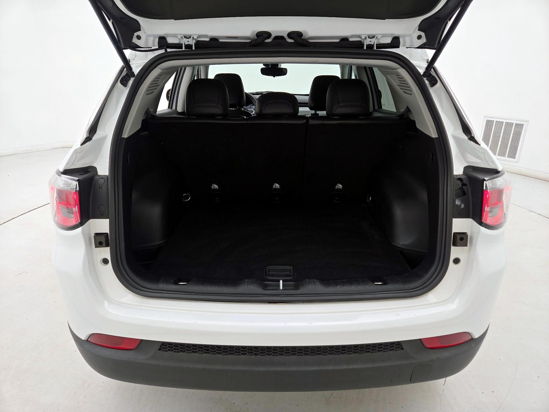 Thumbnail: 2022 Jeep Compass - 20