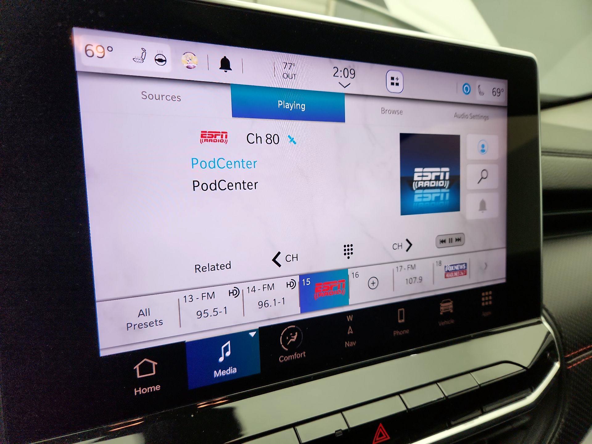 Thumbnail: 2022 Jeep Compass - 16