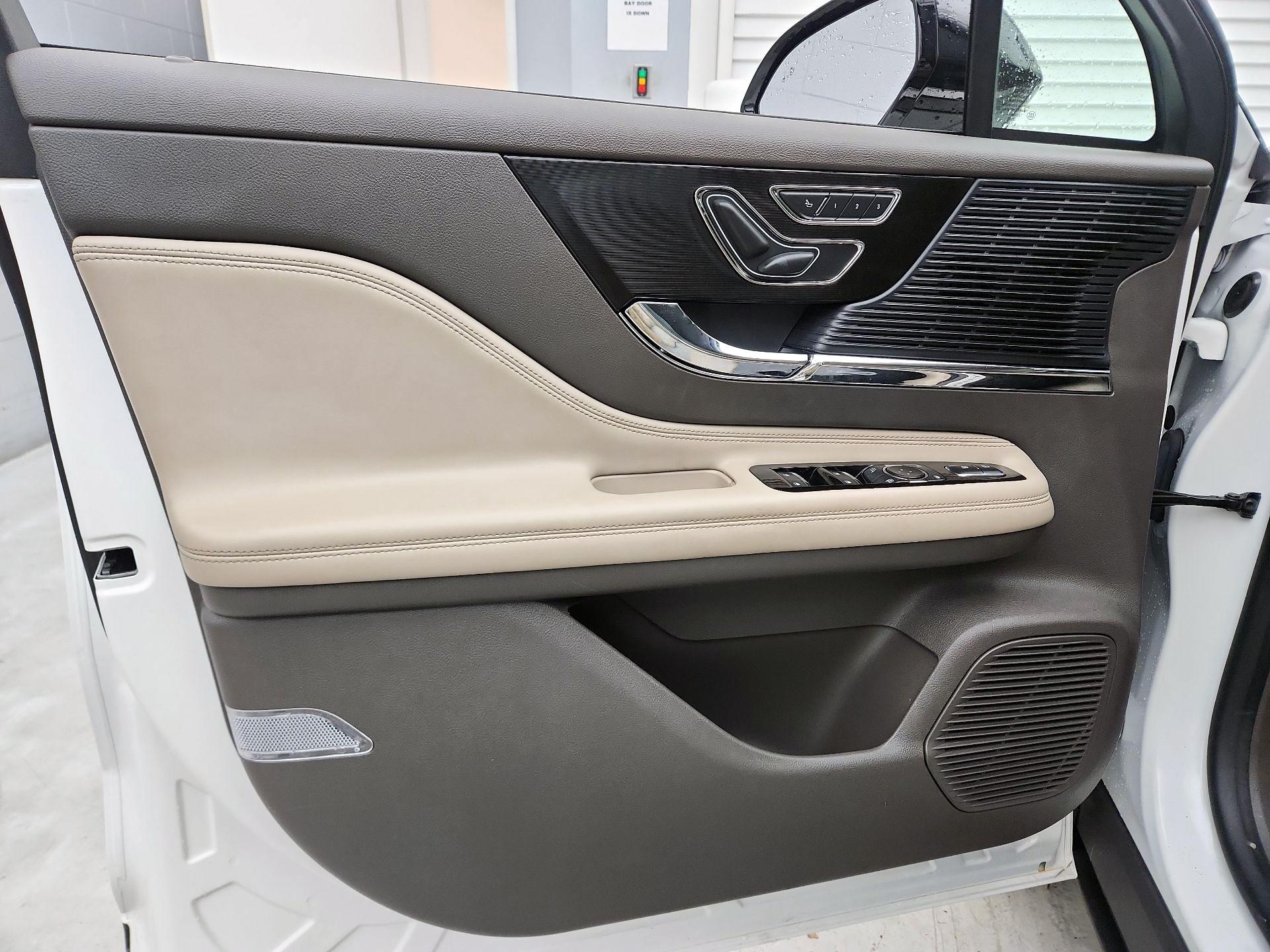 Thumbnail: 2021 Lincoln Corsair - 12